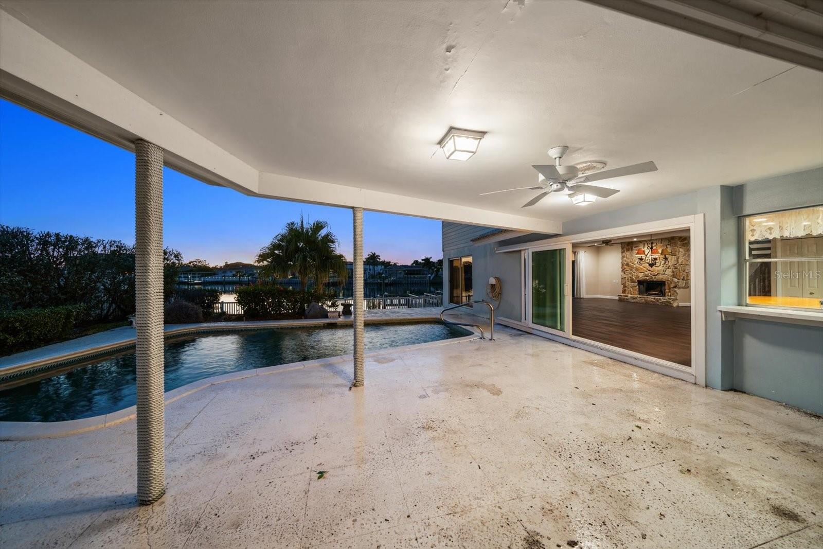 Image 50 of 68 For 878 Harbor Island