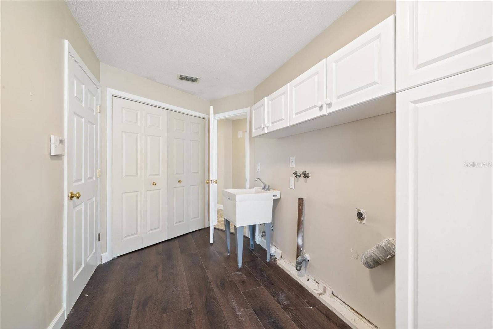 Image 53 of 68 For 878 Harbor Island