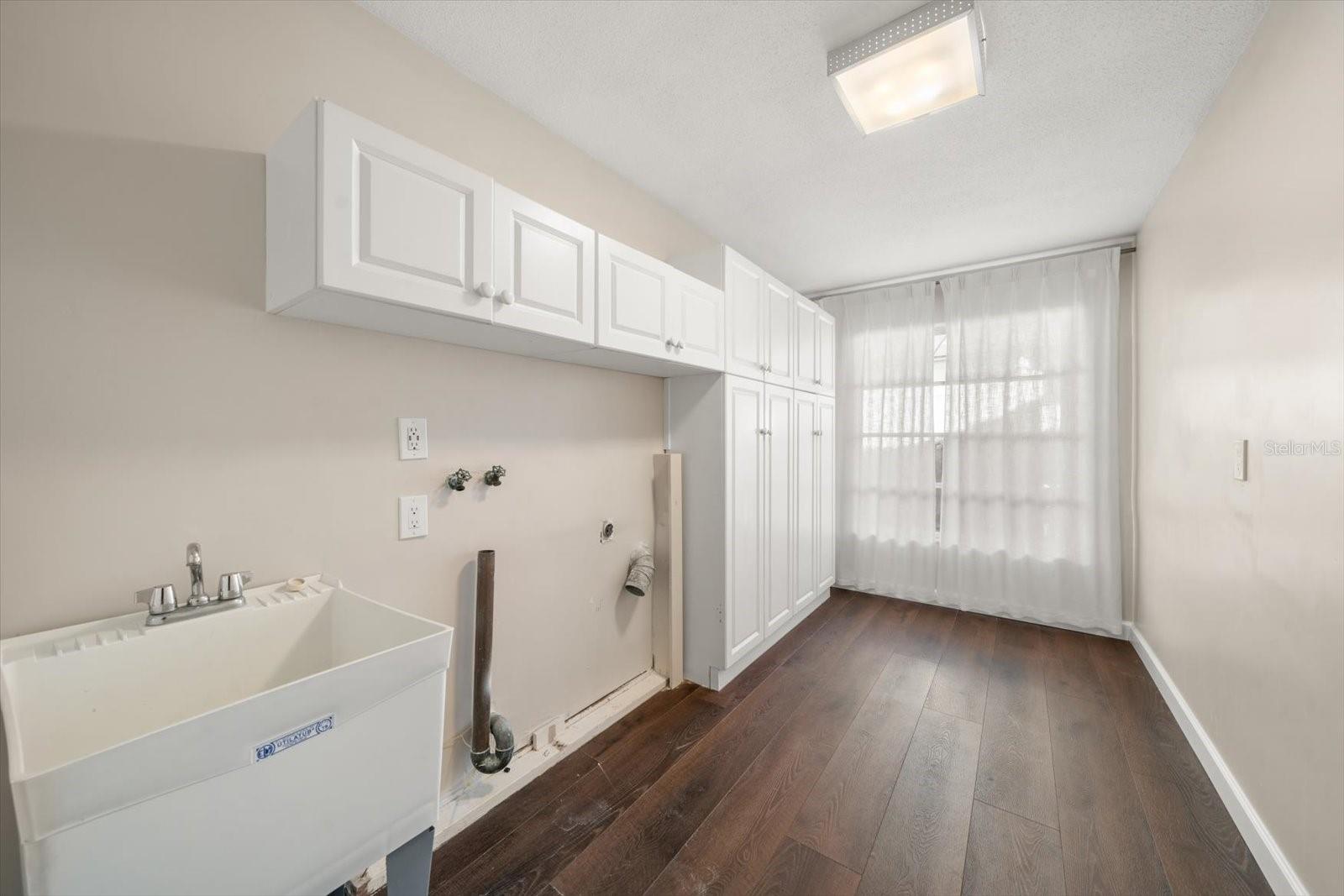 Image 54 of 68 For 878 Harbor Island