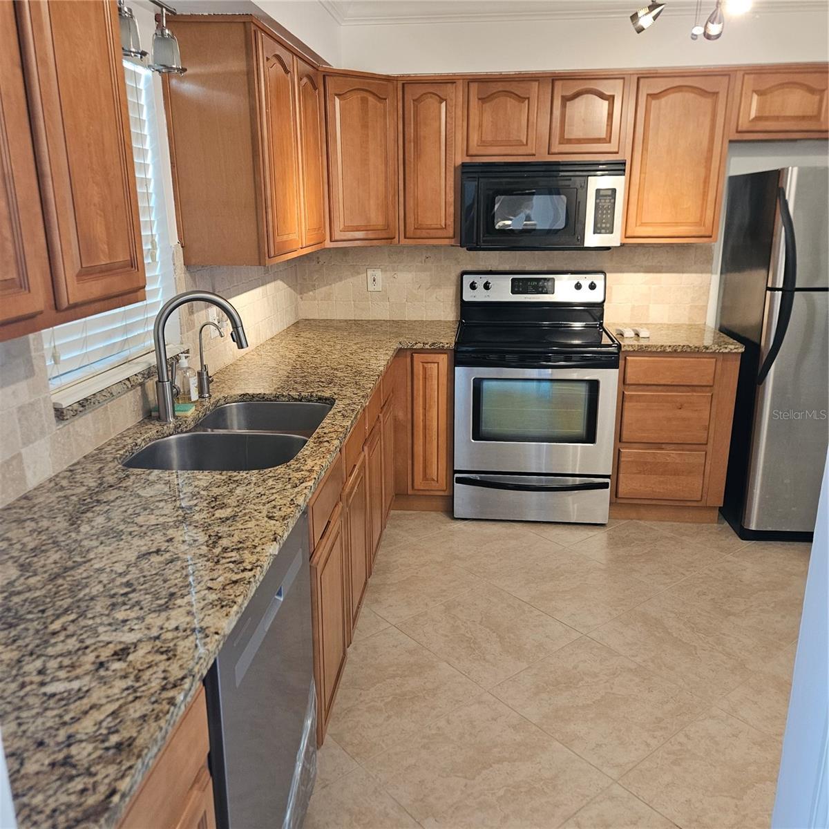 Image 5 of 24 For 701 Poinsettia Road 126