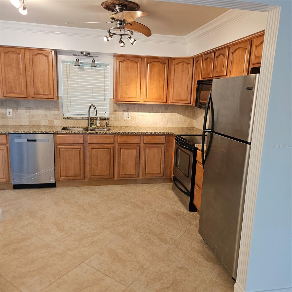 Image 6 of 24 For 701 Poinsettia Road 126