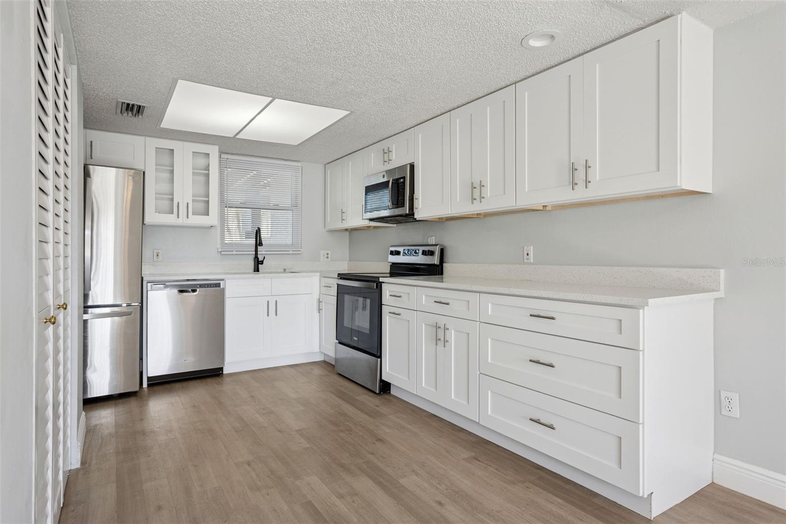 Image 5 of 24 For 5110 Tennis Court Circle 86