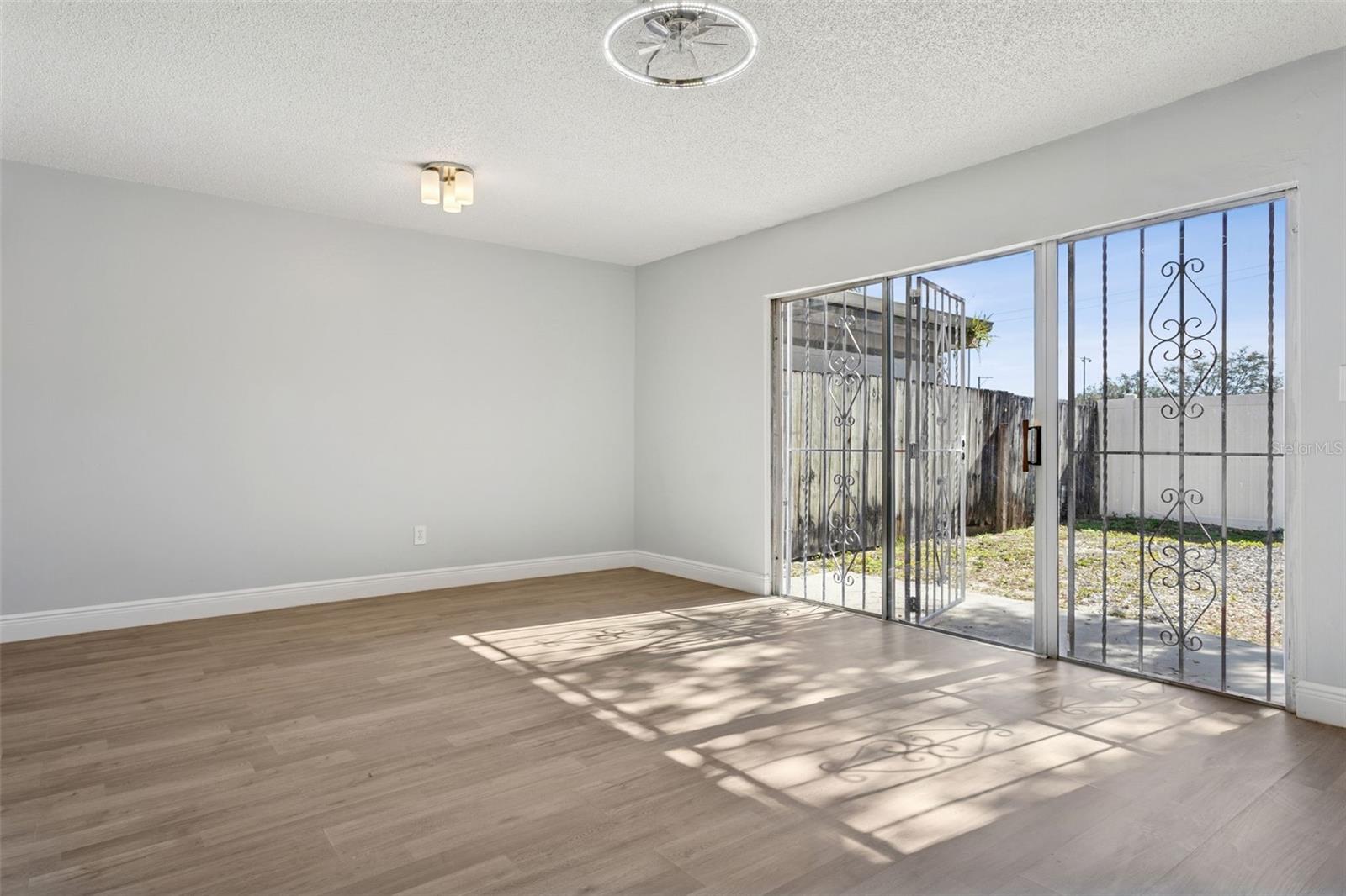 Image 7 of 24 For 5110 Tennis Court Circle 86