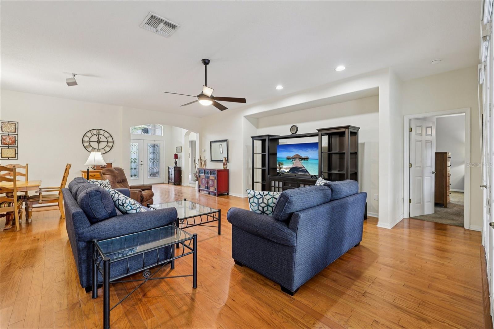 Listing photo id 5 for 12606 River Birch Drive