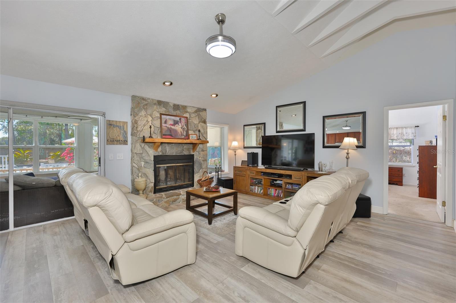 Image 11 of 47 For 20600 Gardenia Drive