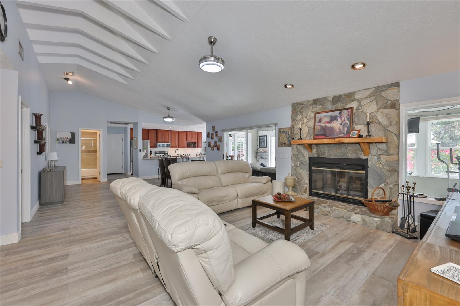 Image 13 of 47 For 20600 Gardenia Drive