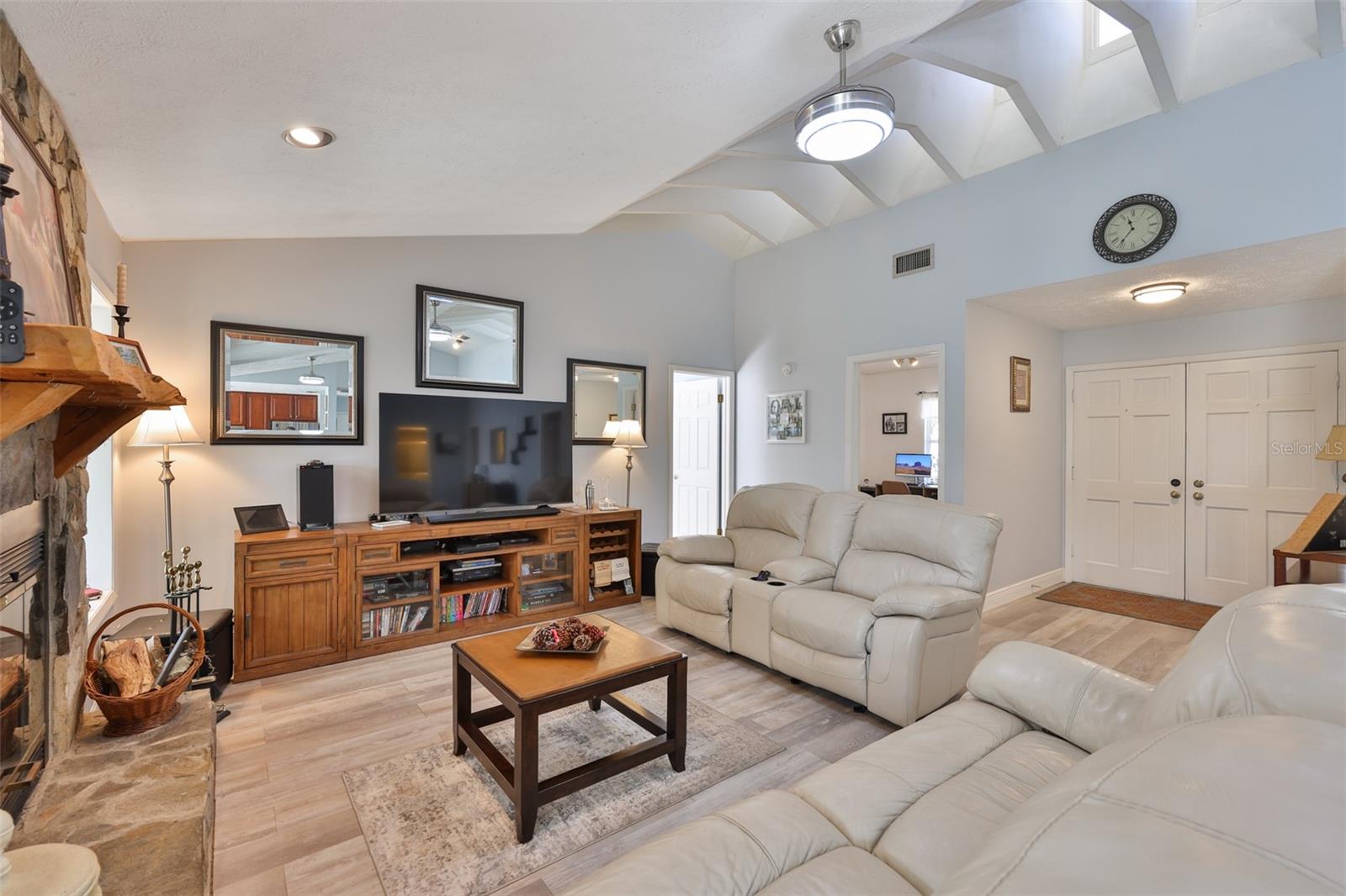 Image 16 of 47 For 20600 Gardenia Drive