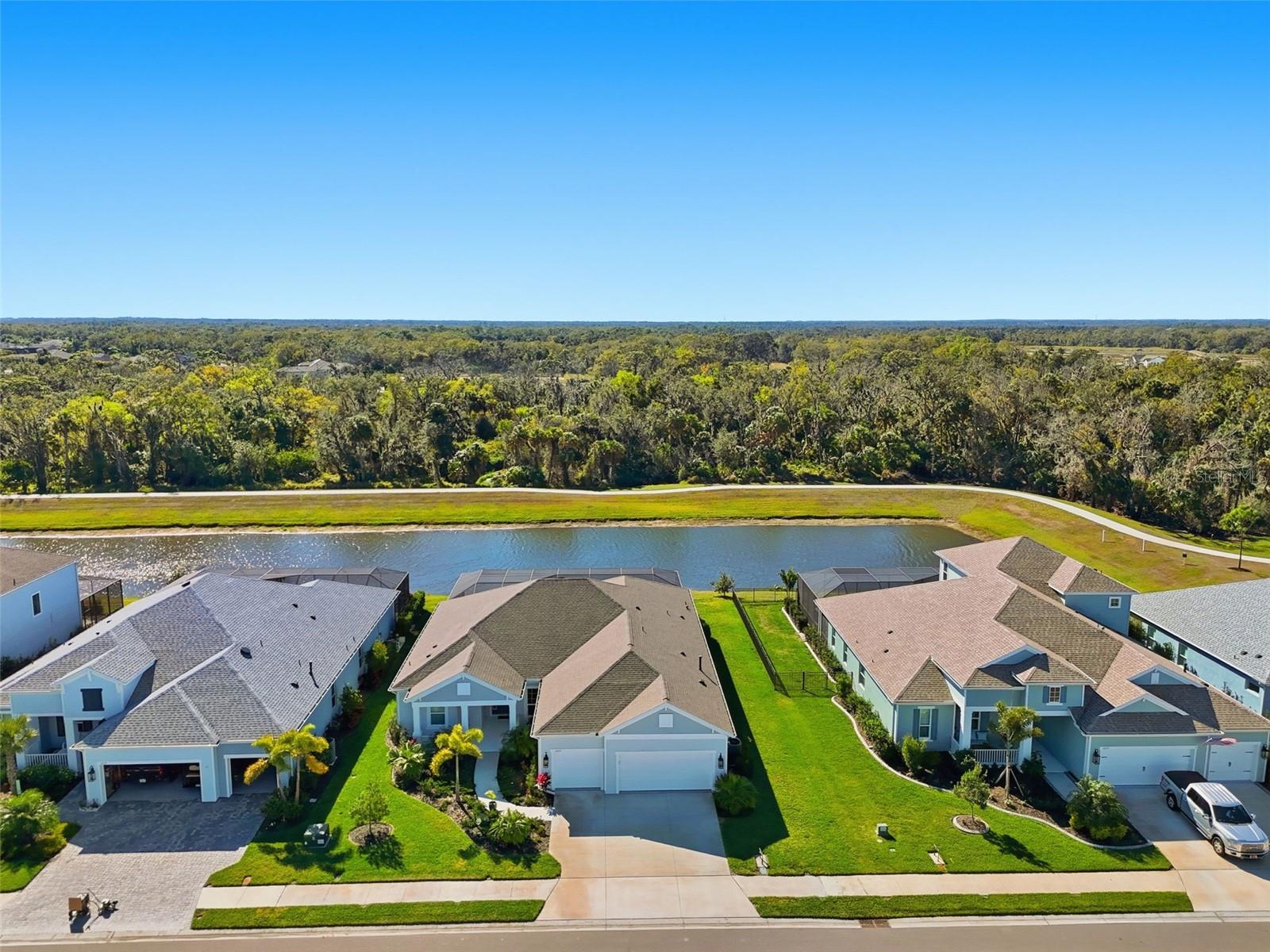 Image 2 of 45 For 14319 Skipping Stone Loop