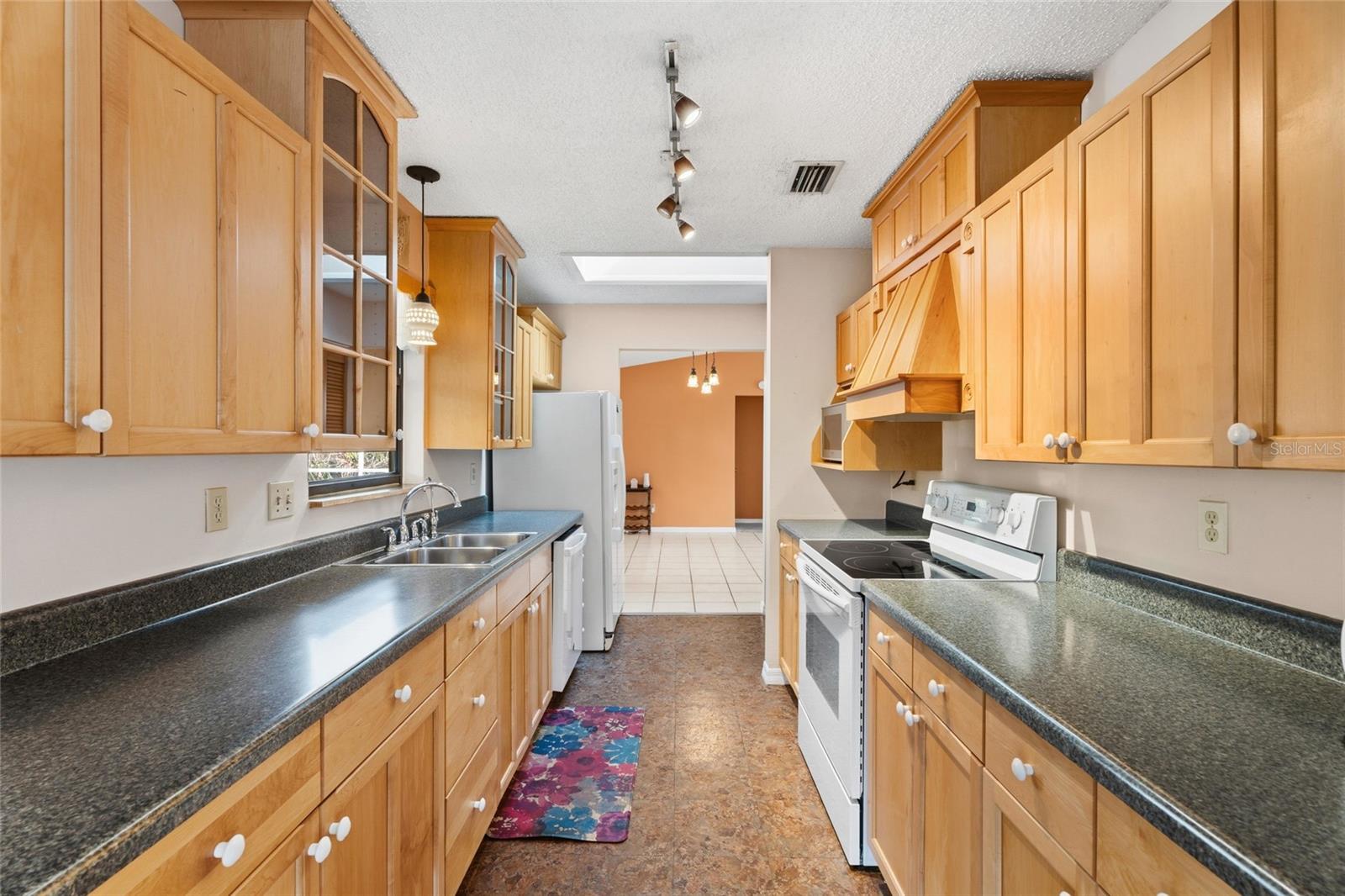 Image 9 of 34 For 226 Del Monte Road