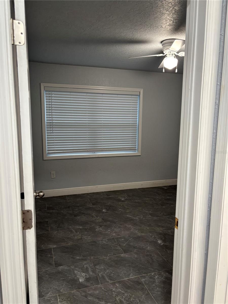 Listing photo id 9 for 7185 Holiday Drive