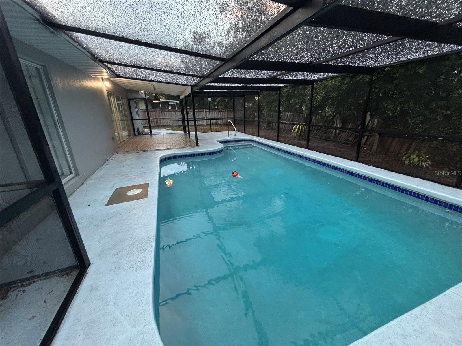 Listing photo id 17 for 7185 Holiday Drive