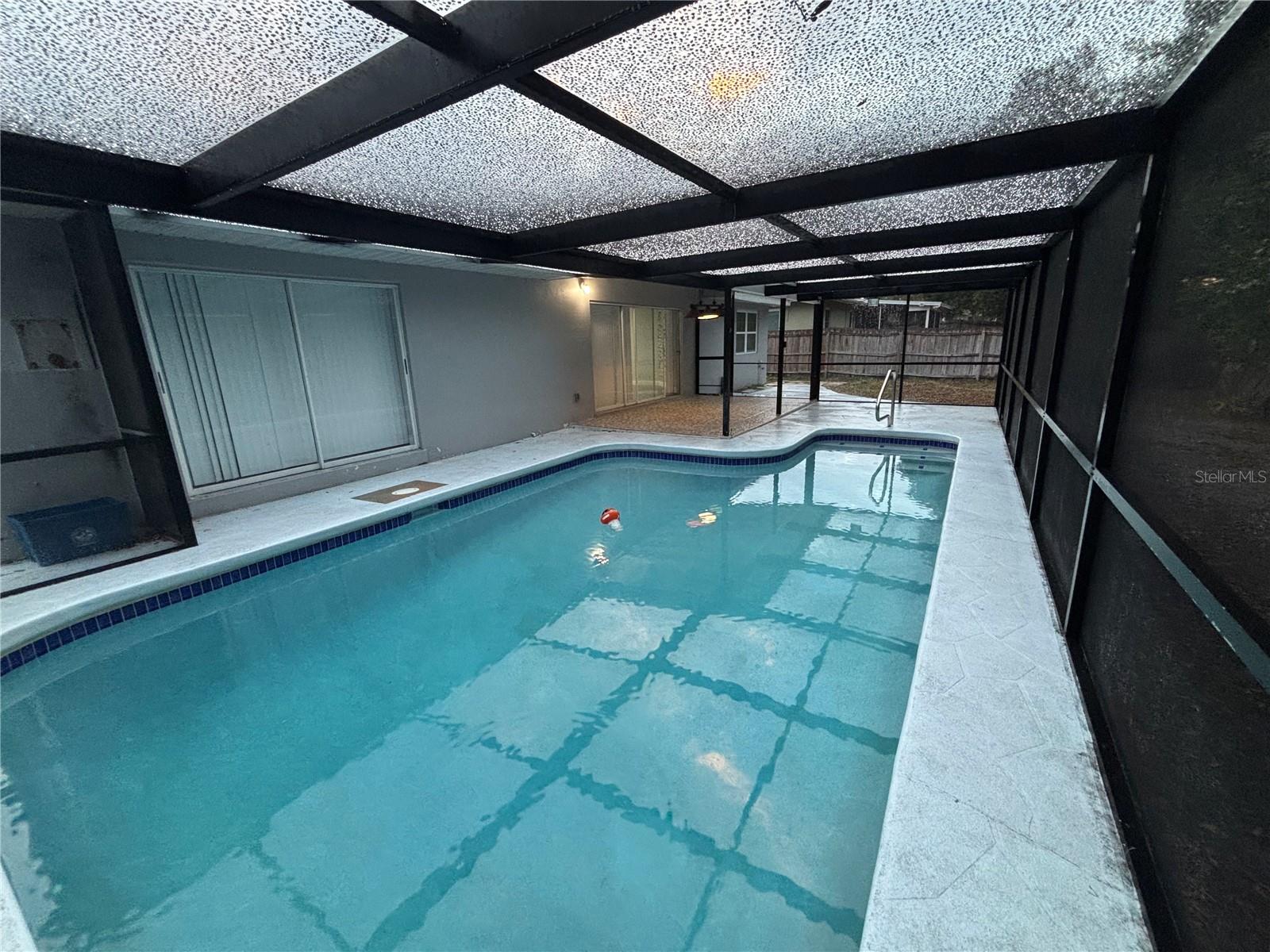 Listing photo id 18 for 7185 Holiday Drive