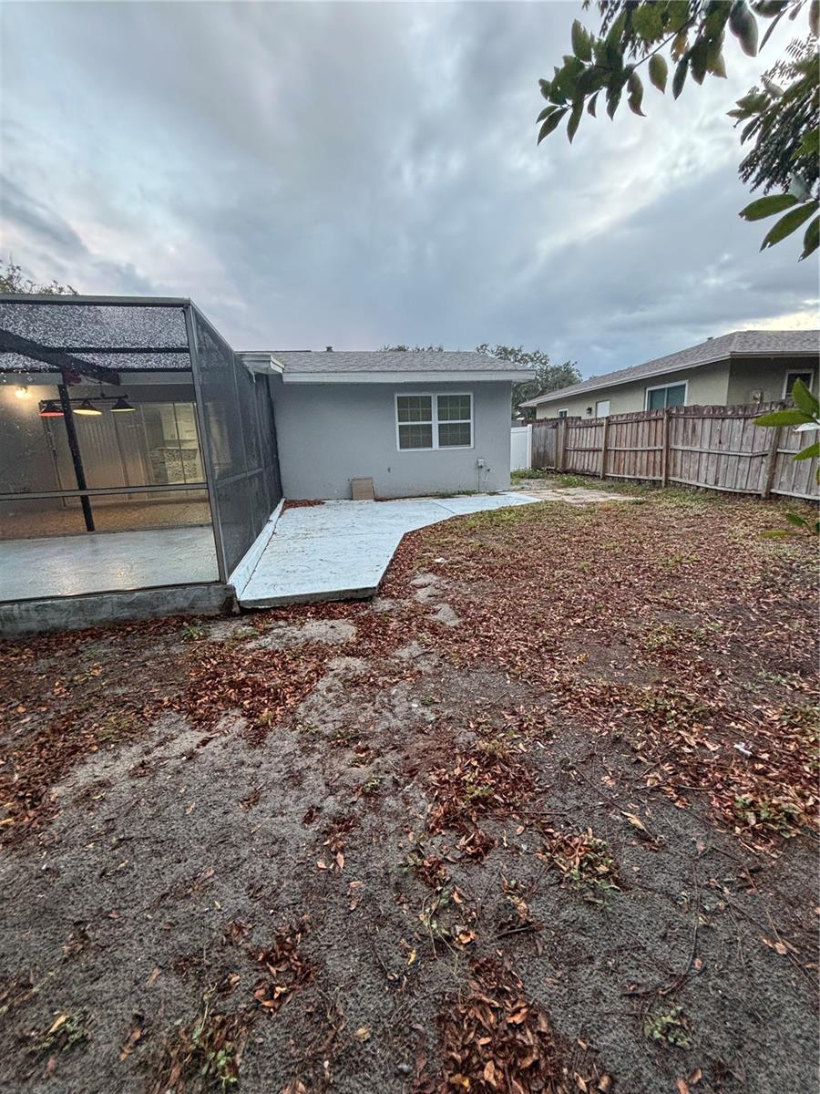 Listing photo id 19 for 7185 Holiday Drive