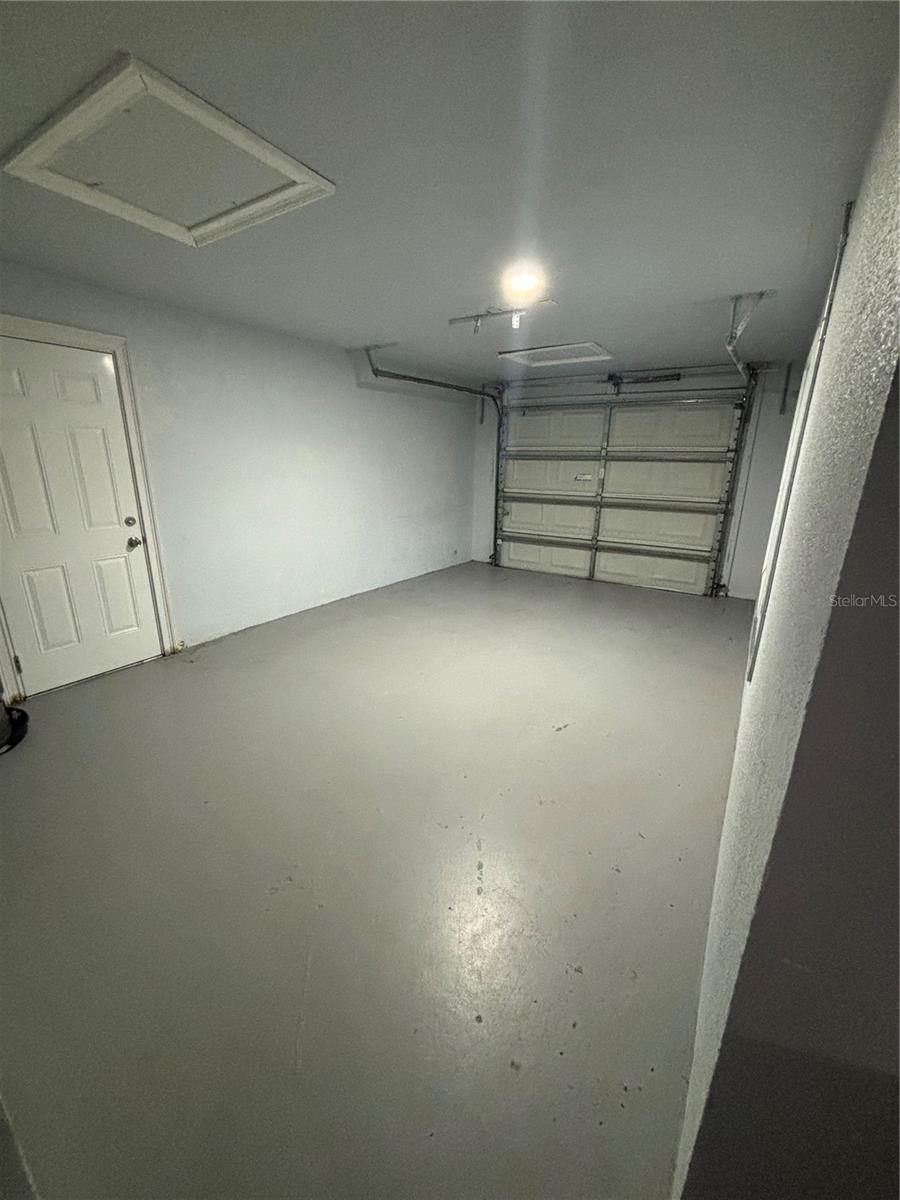 Listing photo id 22 for 7185 Holiday Drive