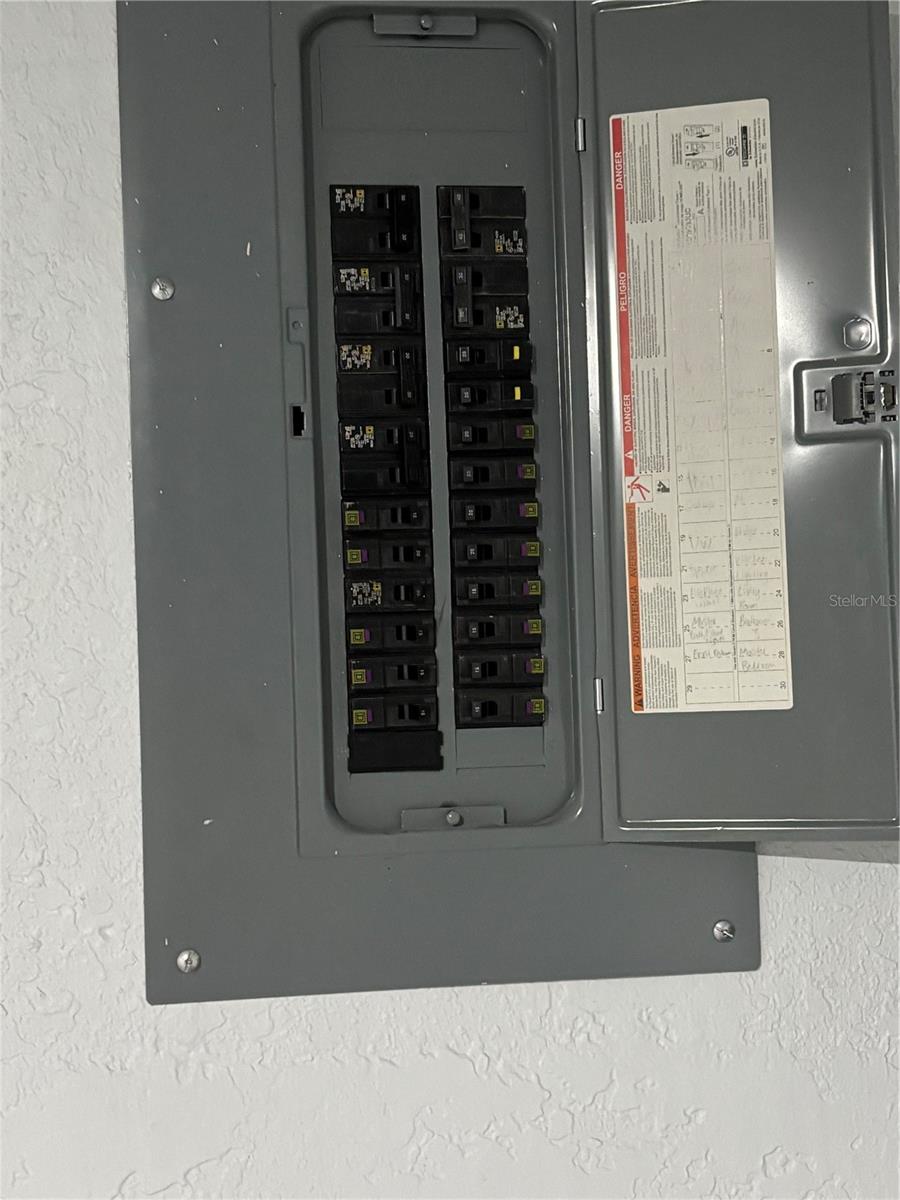 Listing photo id 23 for 7185 Holiday Drive