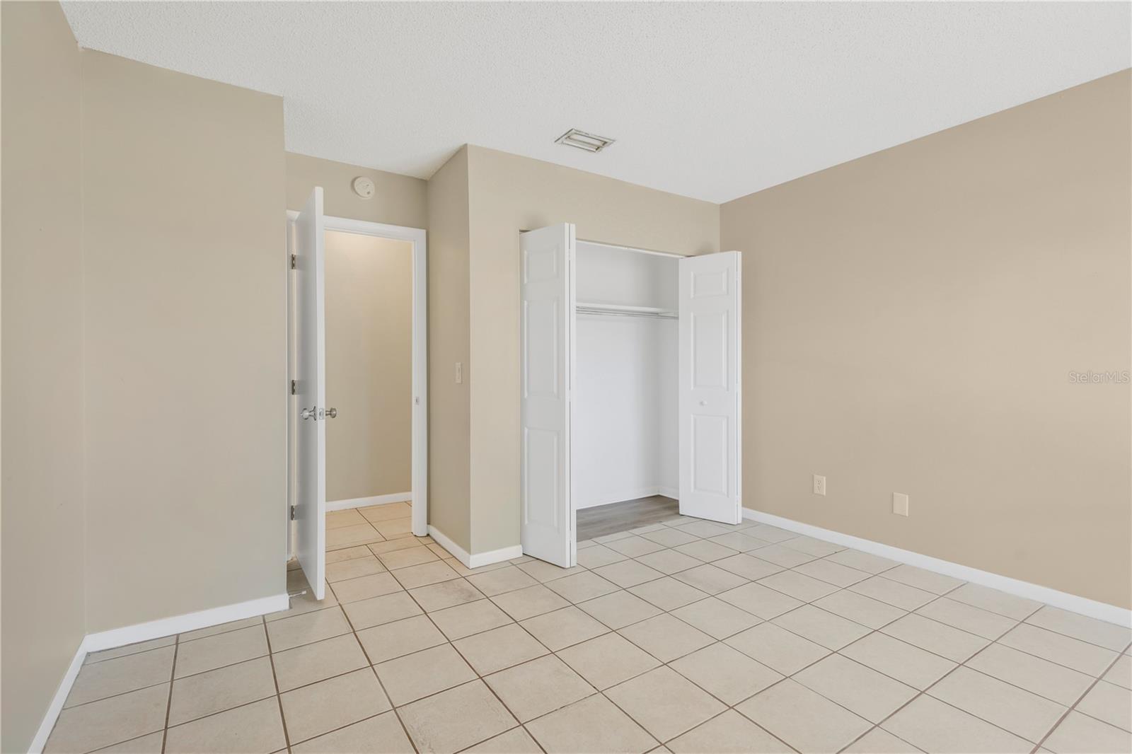 Image 5 of 29 For 3206 Shady Glen Circle