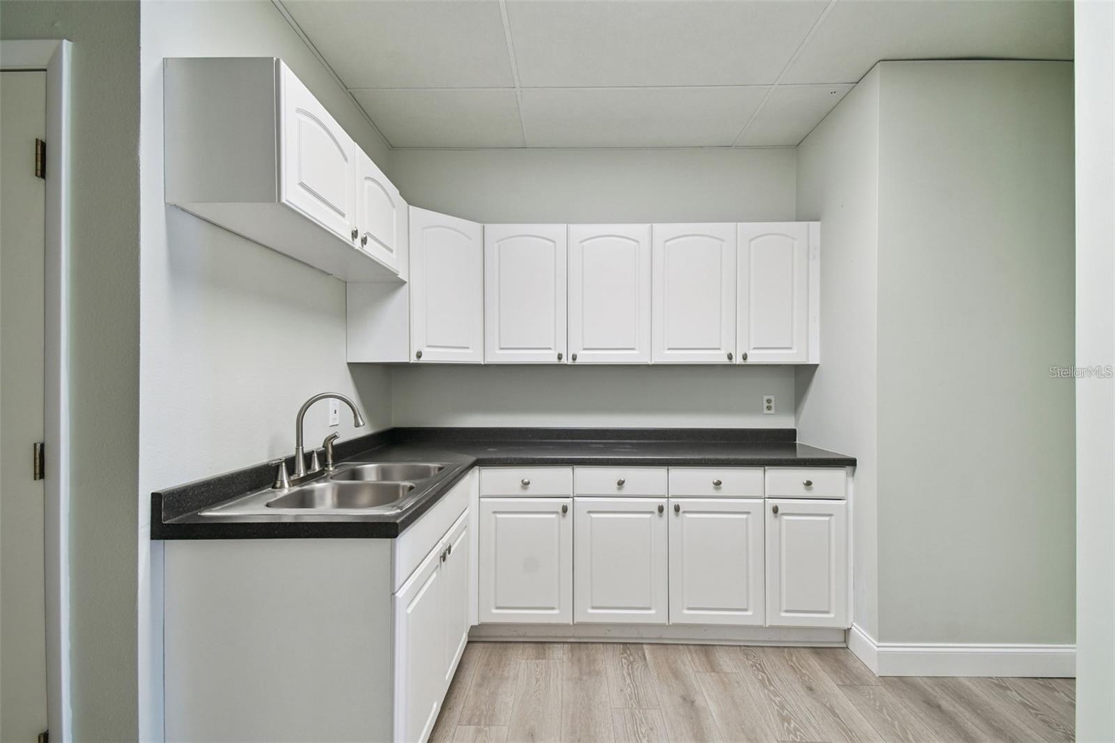 Image 15 of 43 For 5404 Hoover Boulevard 18