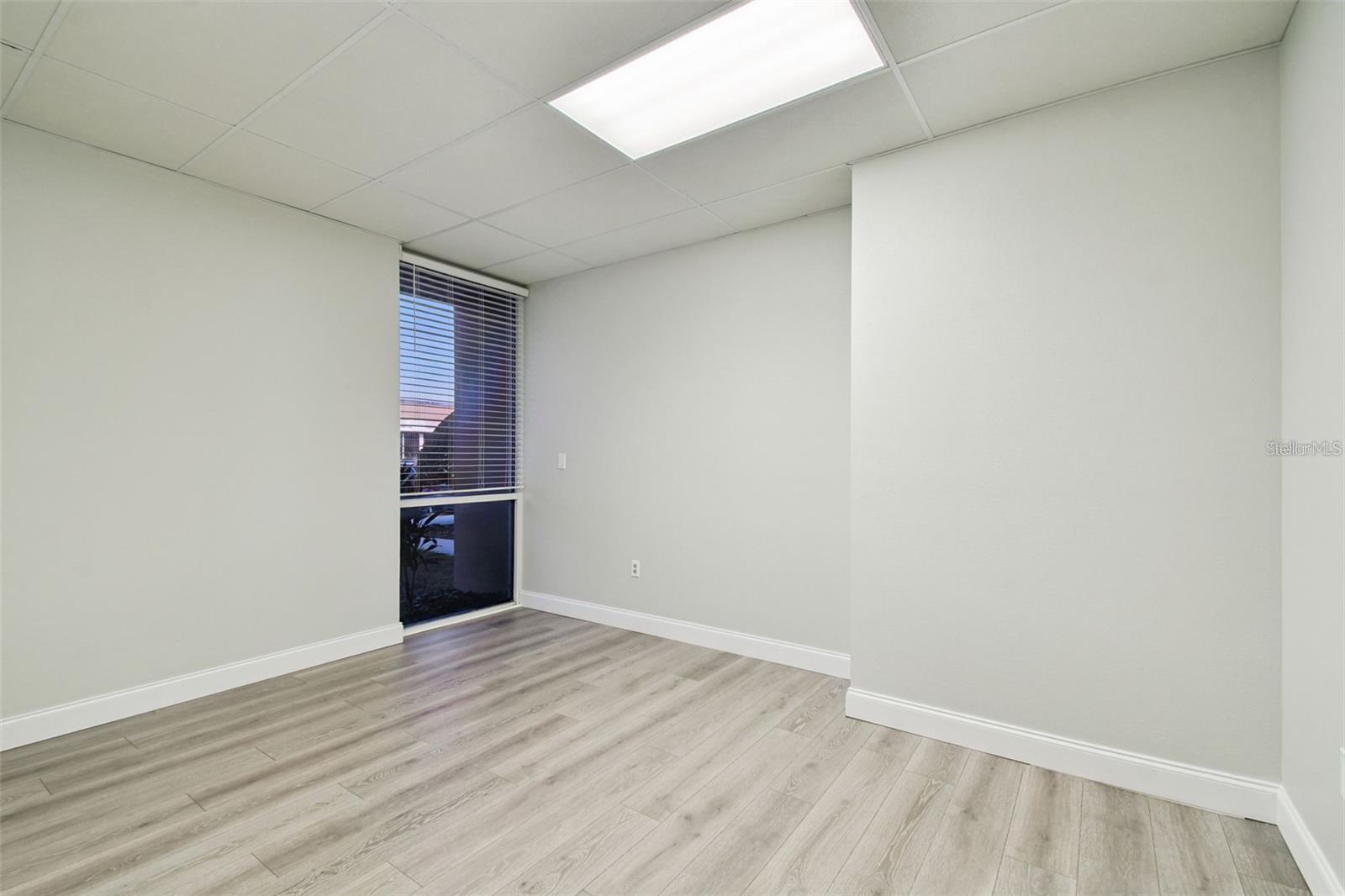 Image 17 of 43 For 5404 Hoover Boulevard 18