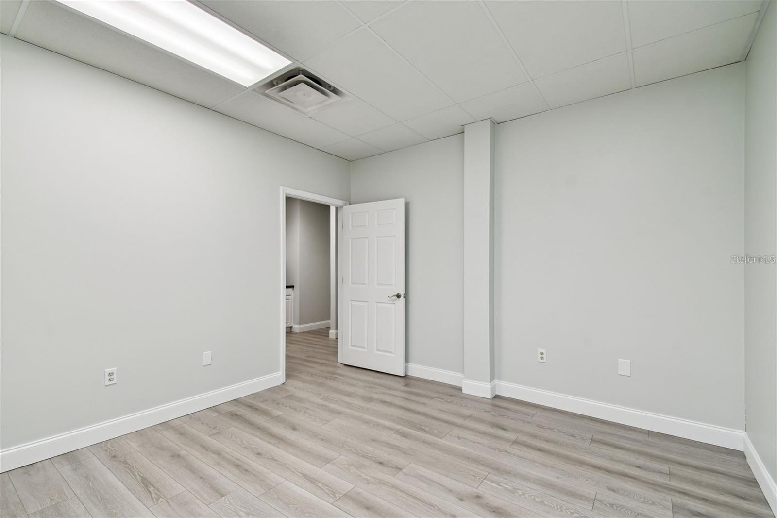 Image 26 of 43 For 5404 Hoover Boulevard 18