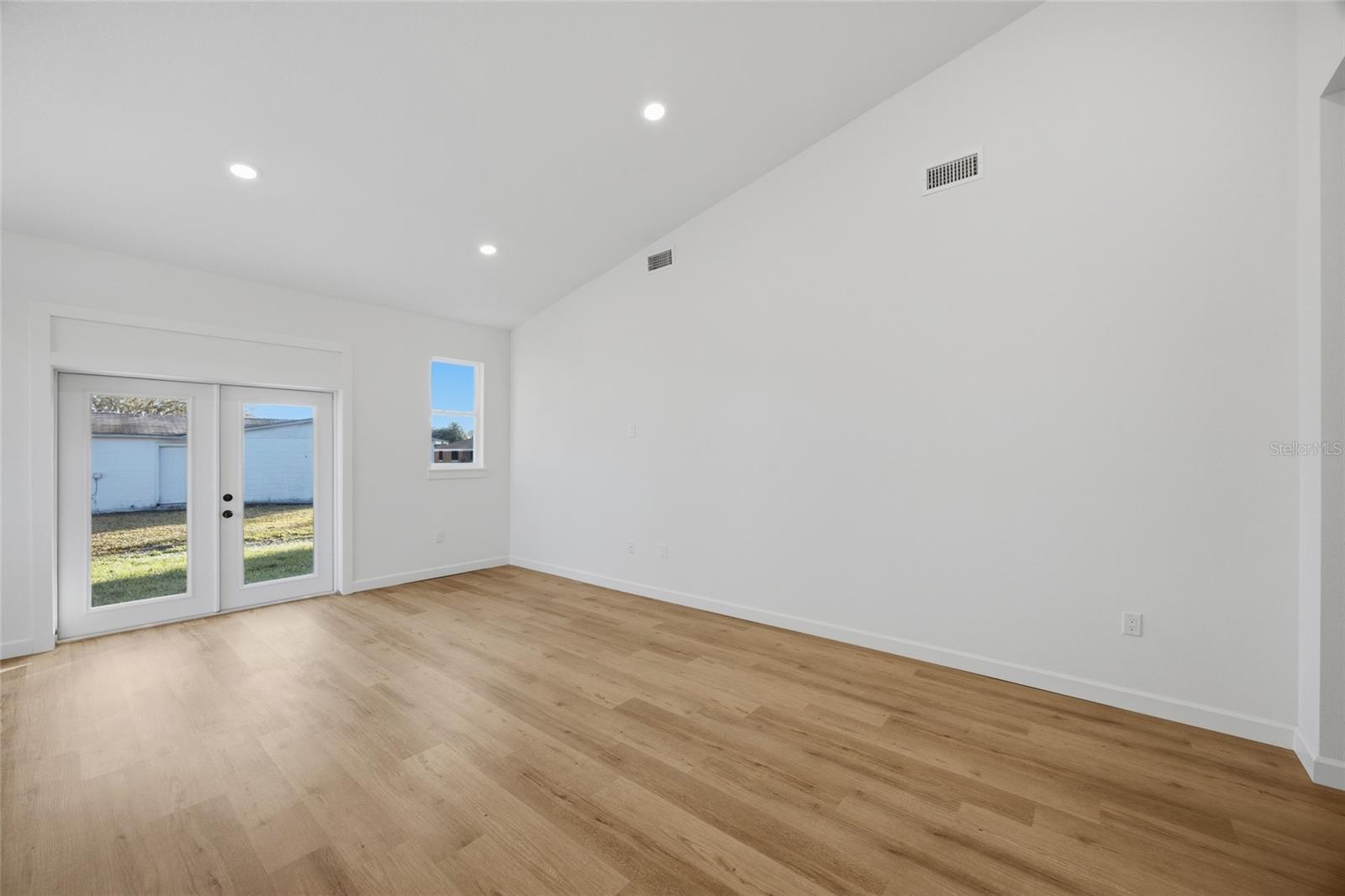 Image 10 of 34 For 1505 Laura Street