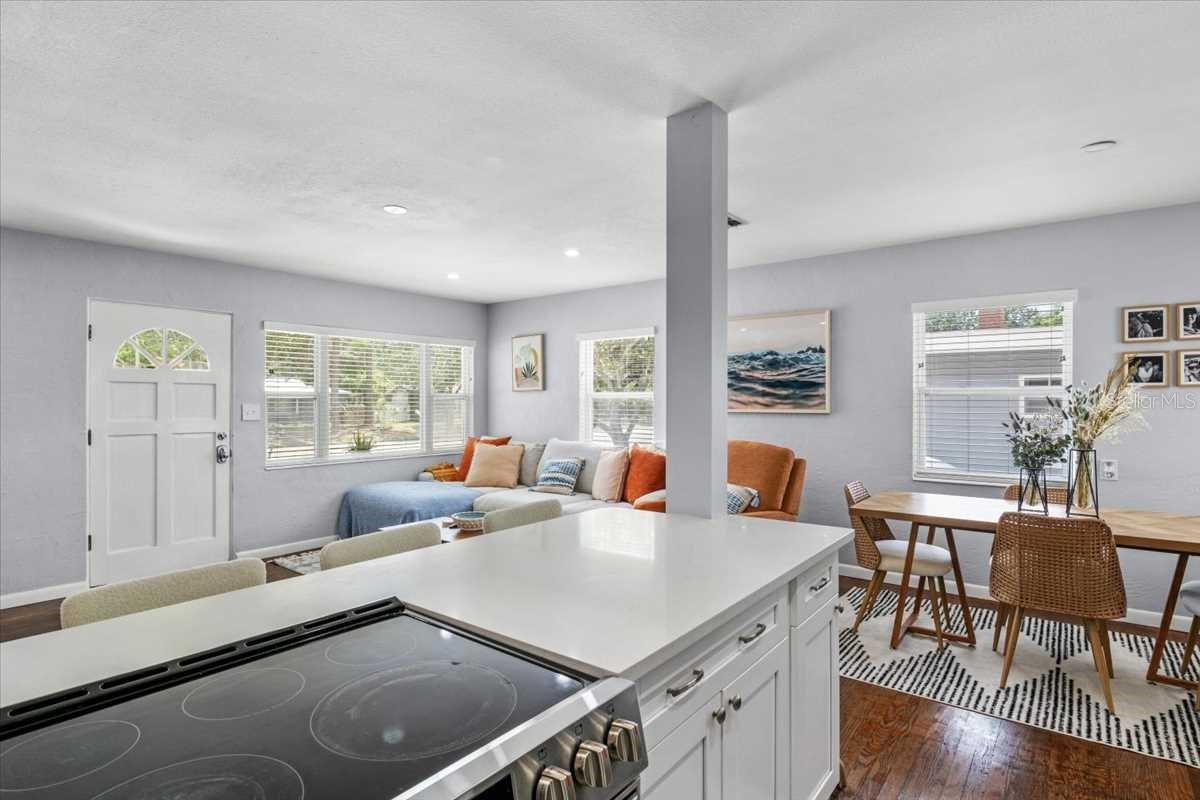 Image 21 of 33 For 6453 5th Avenue N