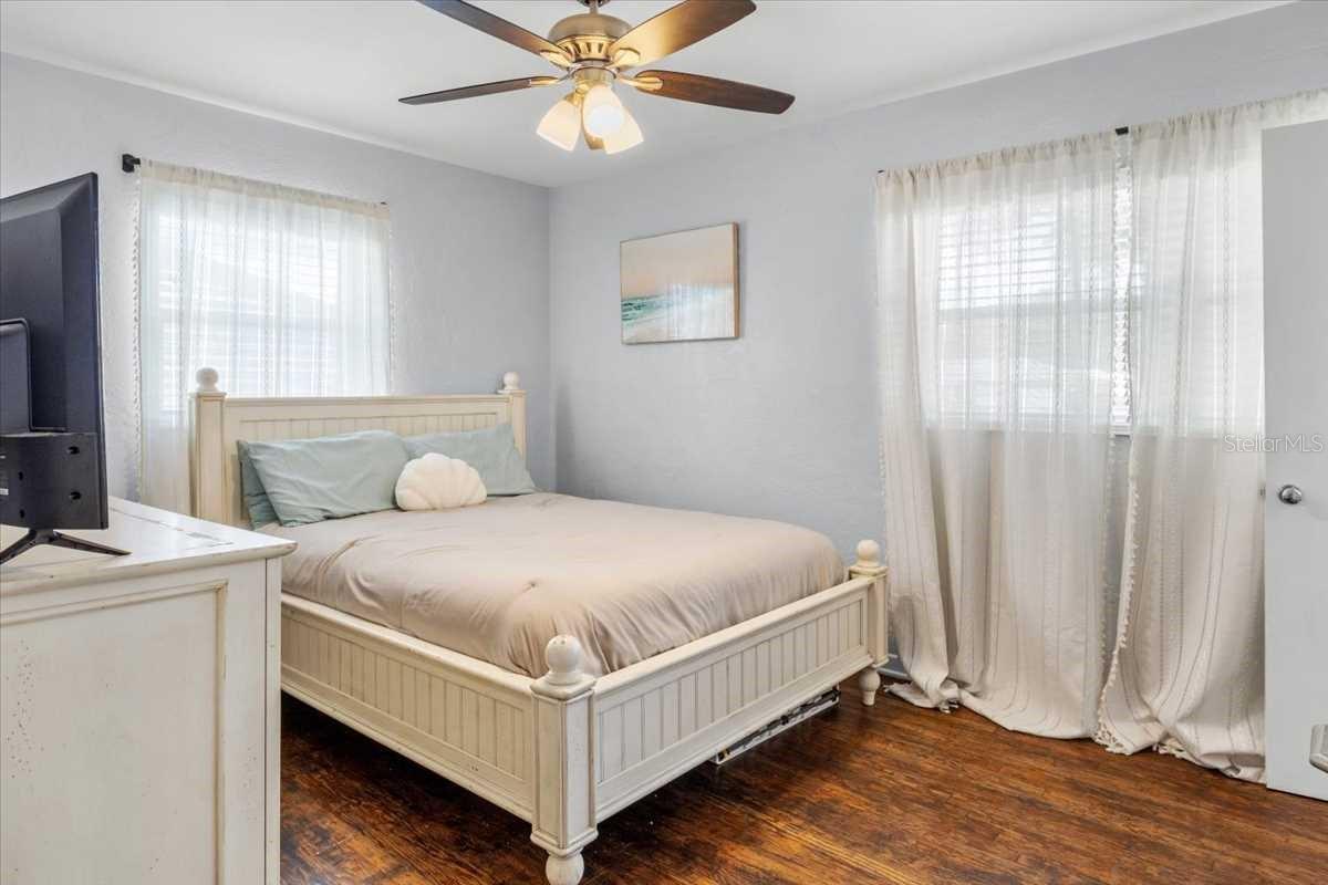 Image 26 of 33 For 6453 5th Avenue N