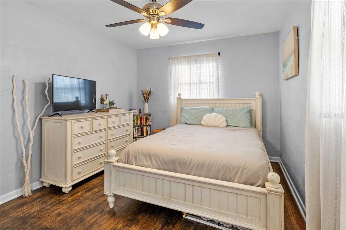 Image 27 of 33 For 6453 5th Avenue N