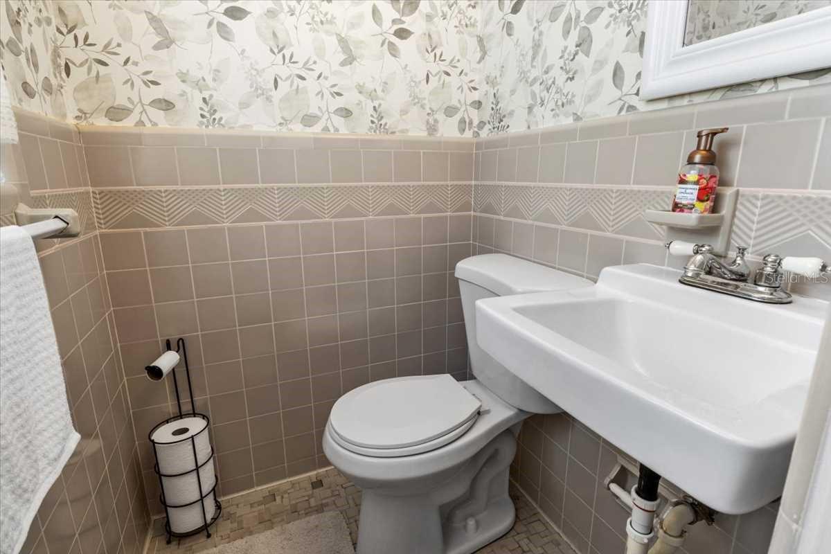 Image 28 of 33 For 6453 5th Avenue N