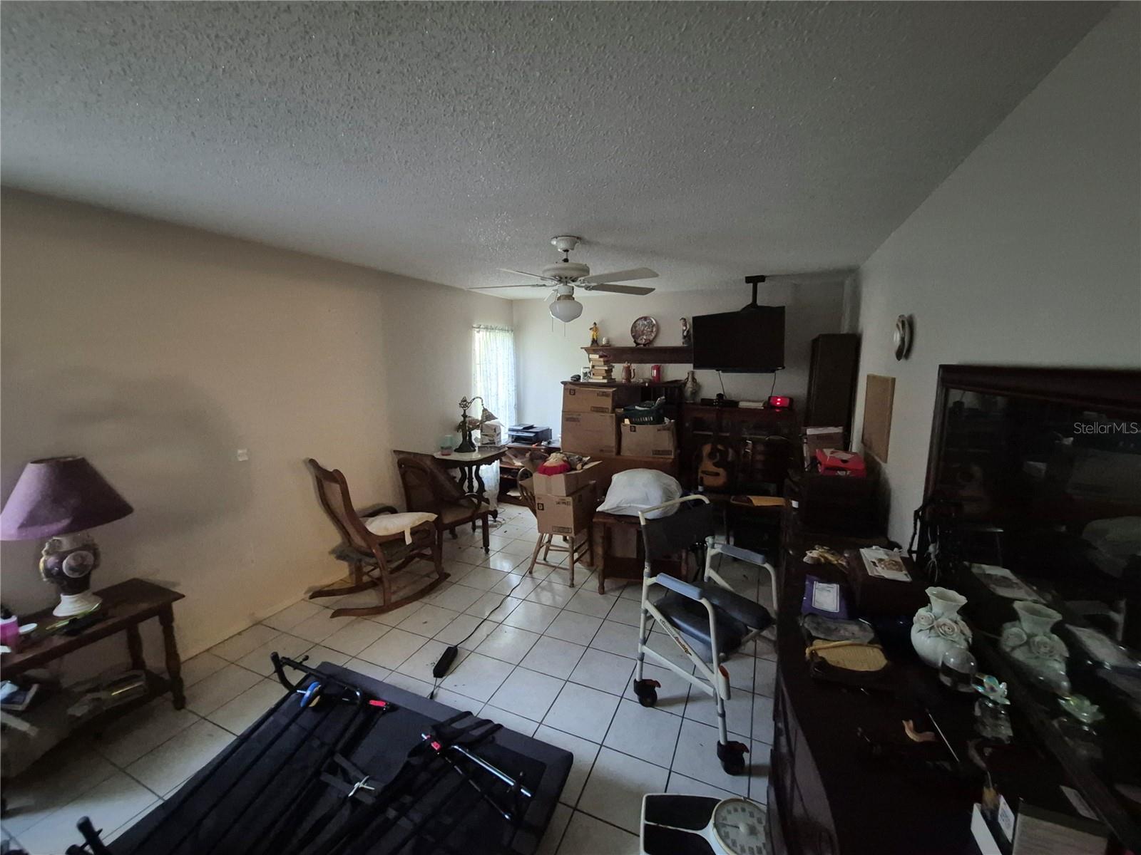 Listing photo id 9 for 1147 Barranca Avenue