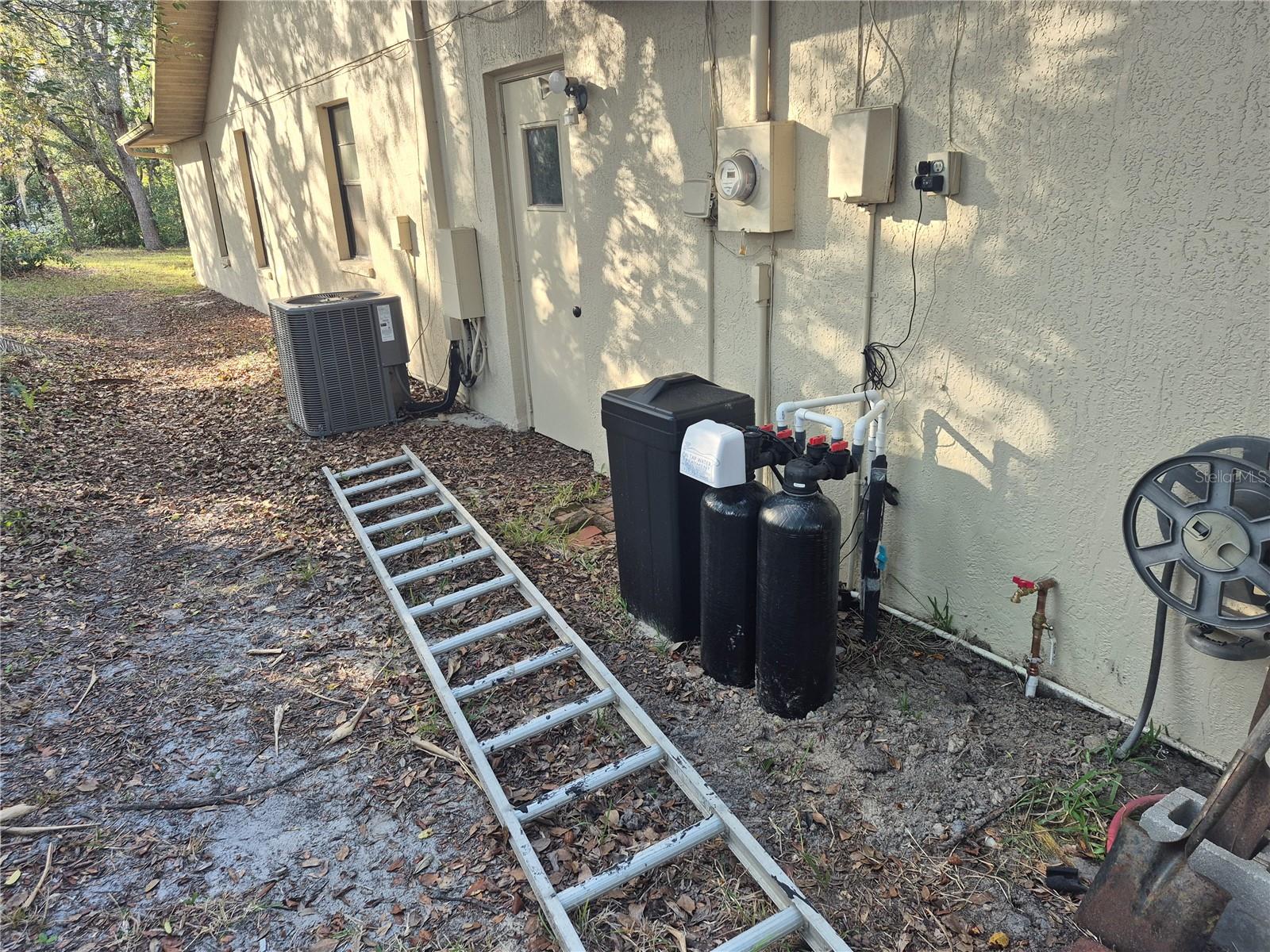 Listing photo id 12 for 1147 Barranca Avenue