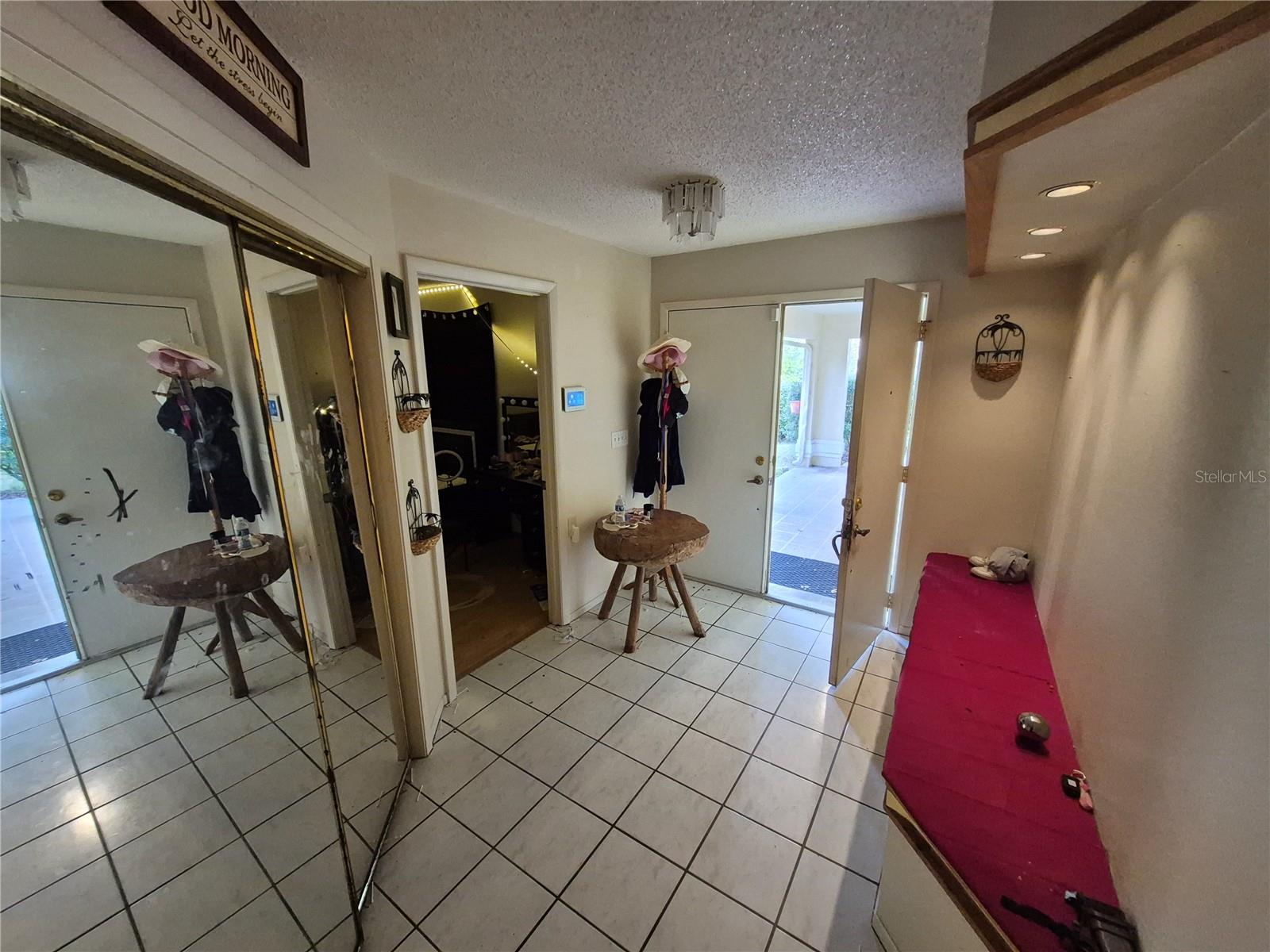 Listing photo id 1 for 1147 Barranca Avenue