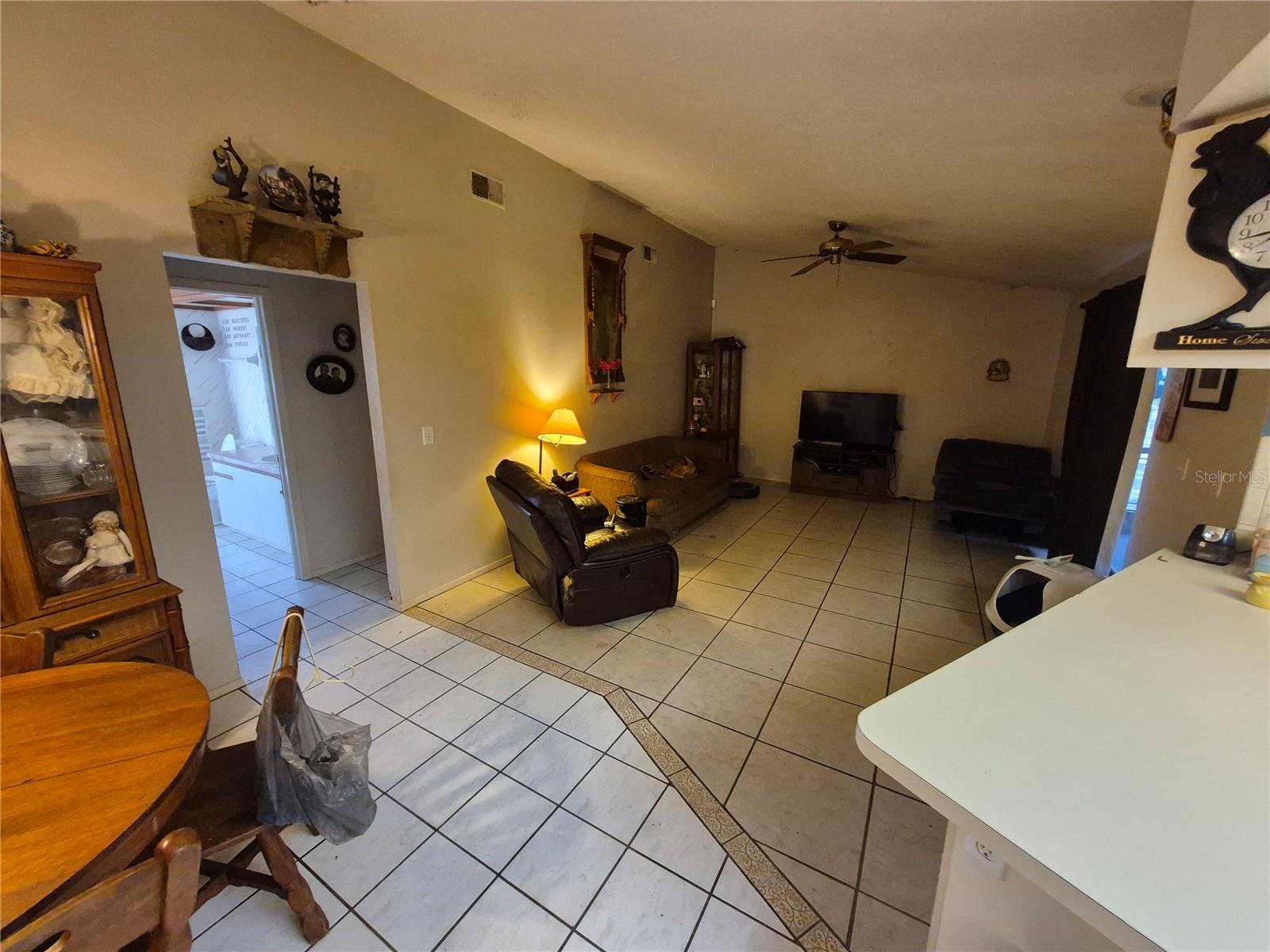 Listing photo id 2 for 1147 Barranca Avenue