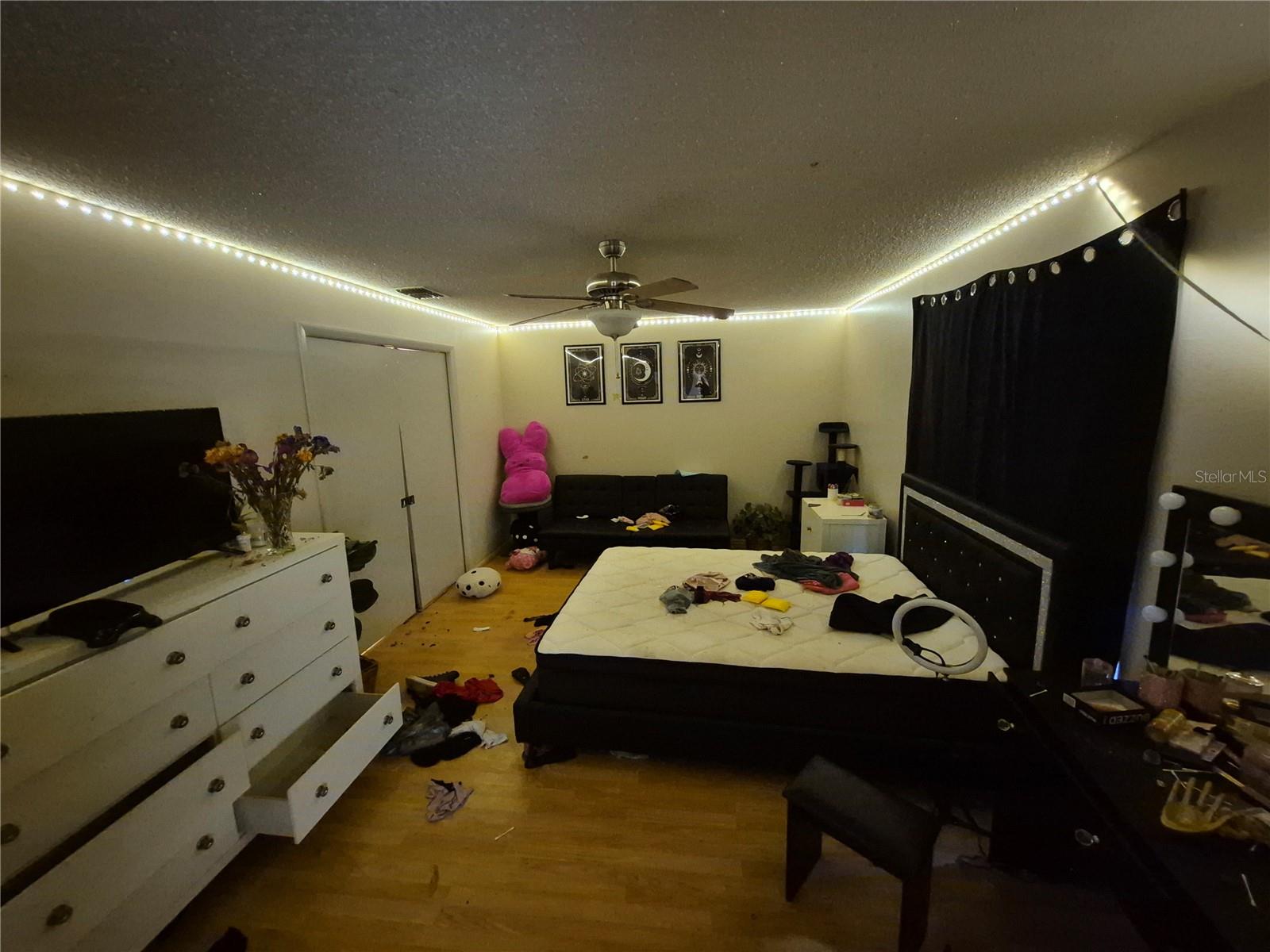 Listing photo id 3 for 1147 Barranca Avenue