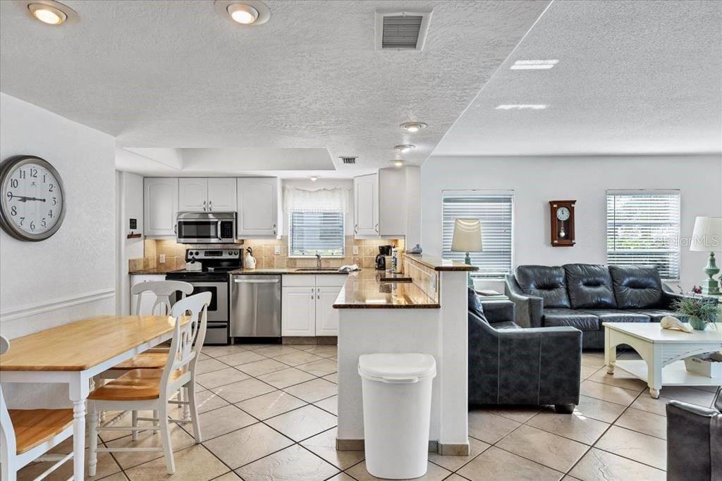 Image 3 of 10 For 6154 Midnight Pass Road 101