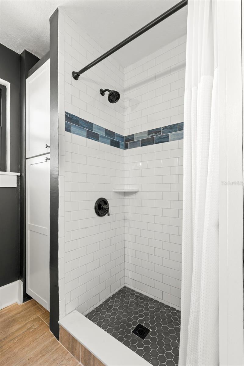 Image 16 of 38 For 210 22nd Avenue Ne 15