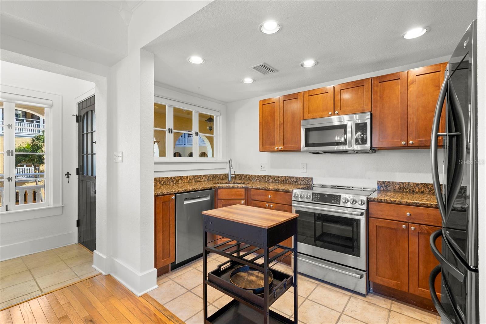 Image 6 of 38 For 210 22nd Avenue Ne 15