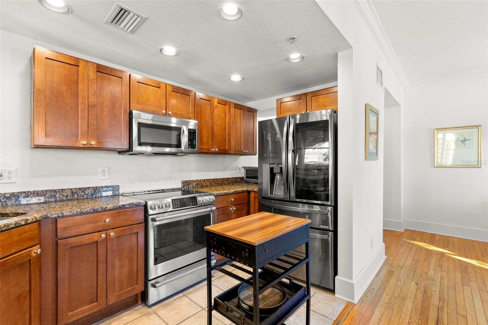 Image 7 of 38 For 210 22nd Avenue Ne 15