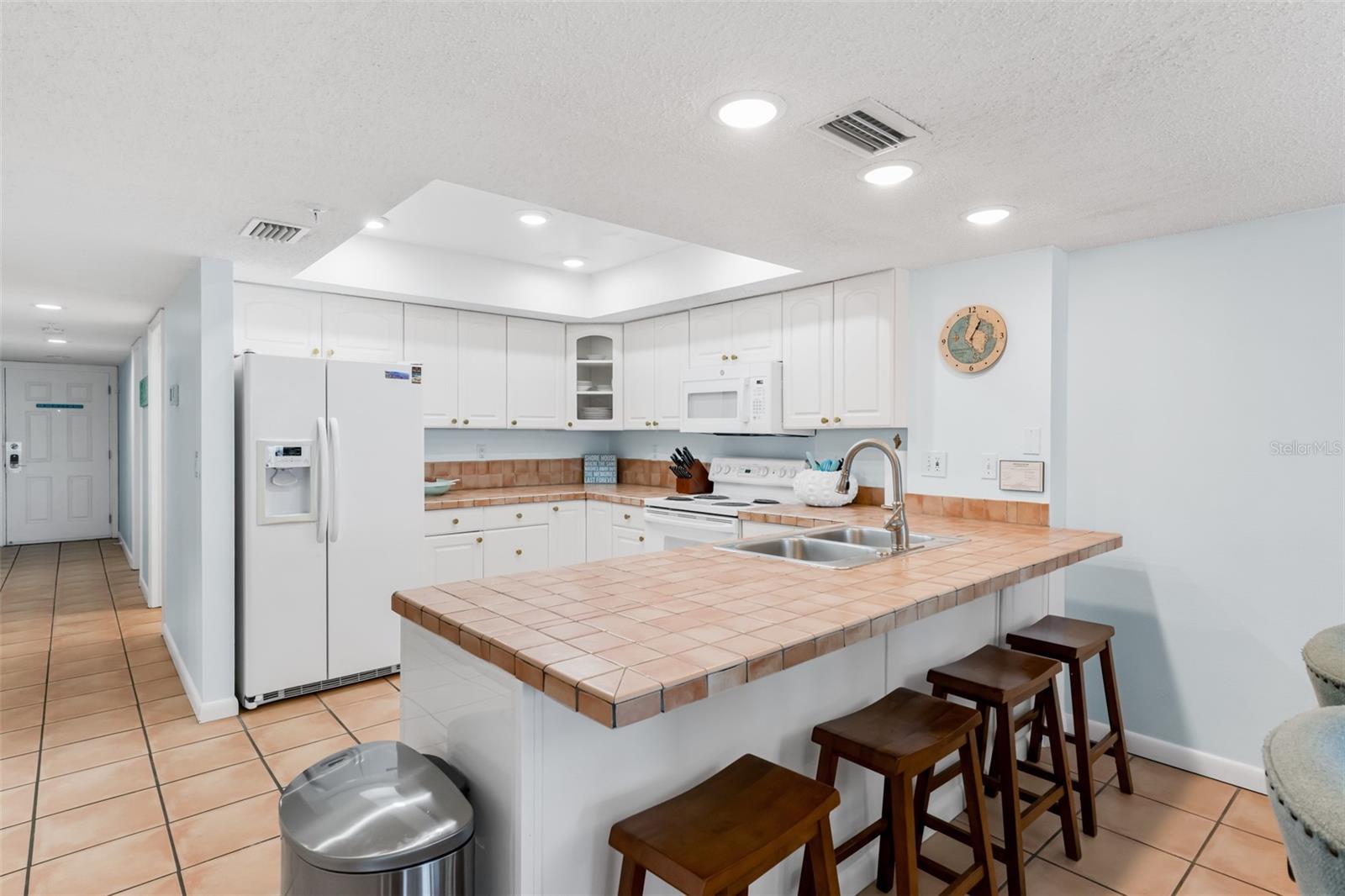 Image 20 of 53 For 17500 Gulf Boulevard 407