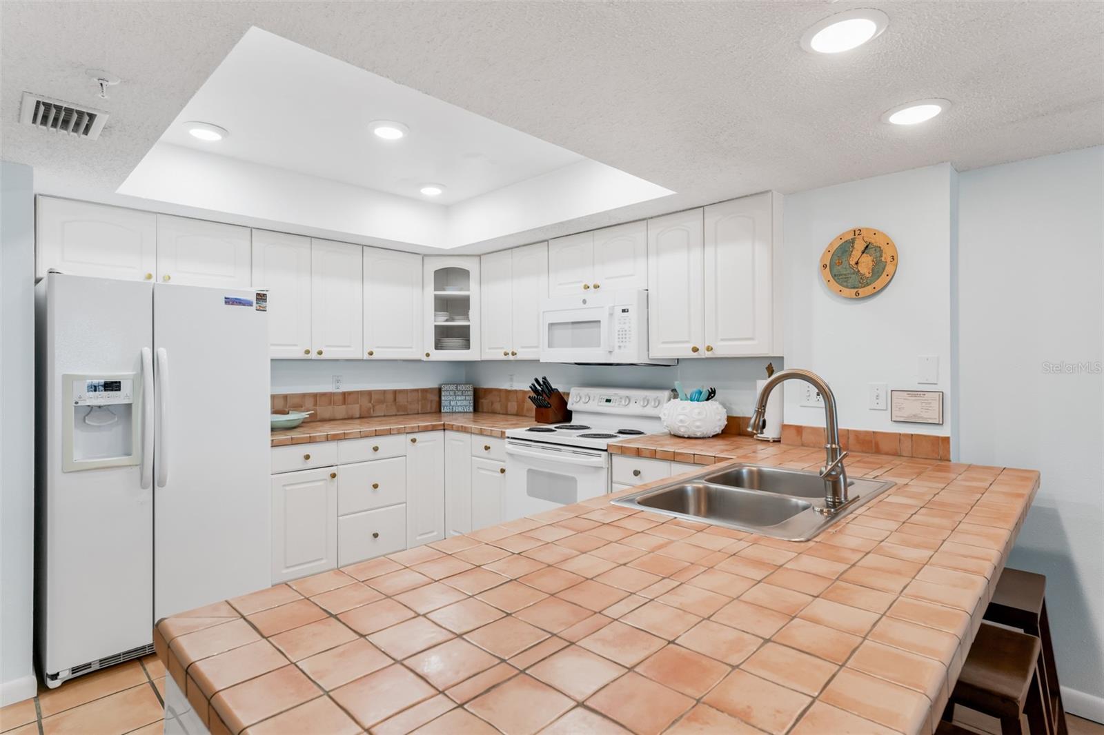 Image 21 of 53 For 17500 Gulf Boulevard 407