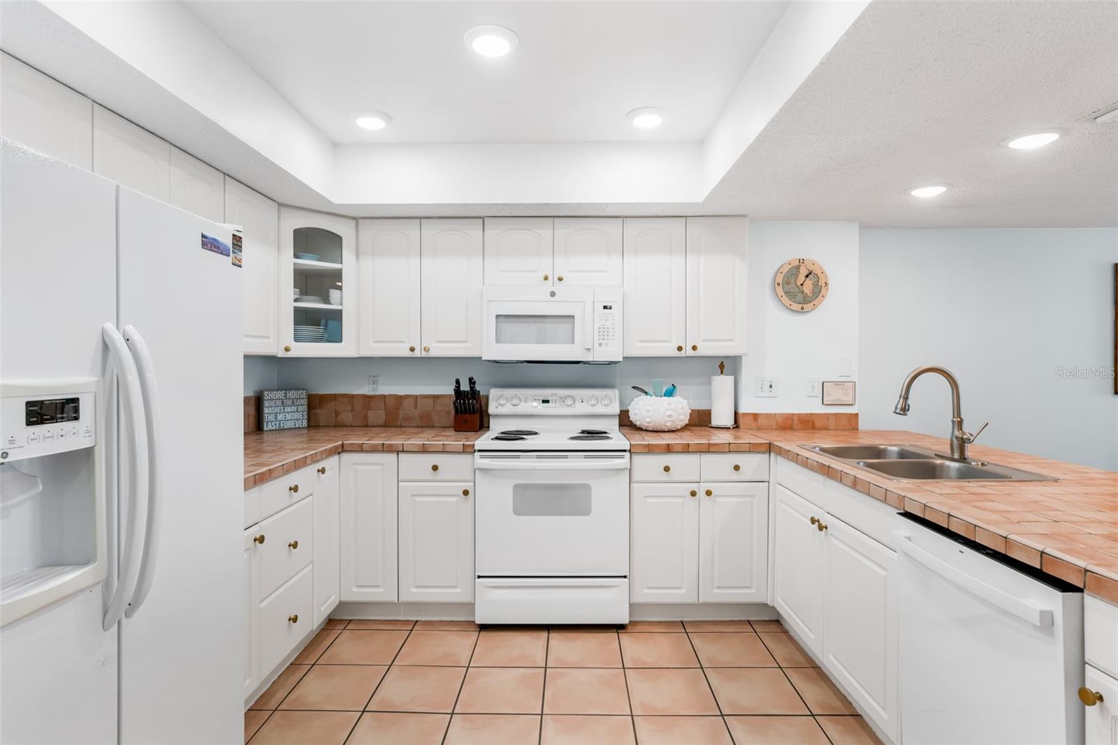 Image 22 of 53 For 17500 Gulf Boulevard 407