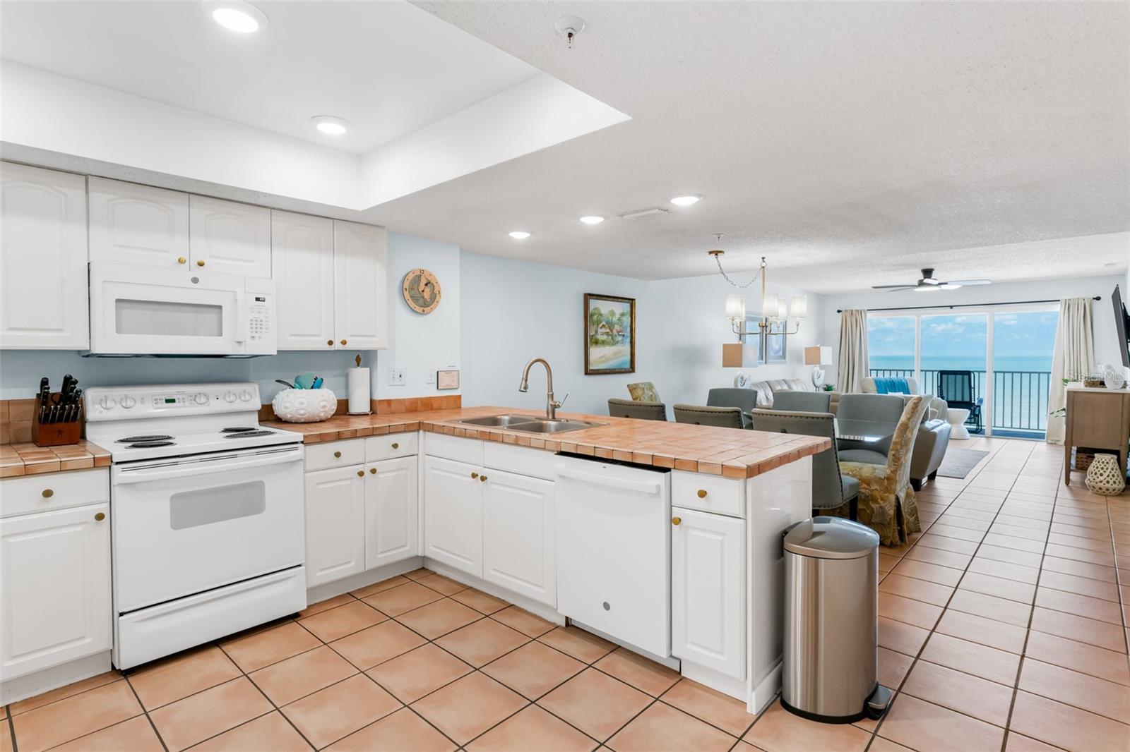 Image 23 of 53 For 17500 Gulf Boulevard 407