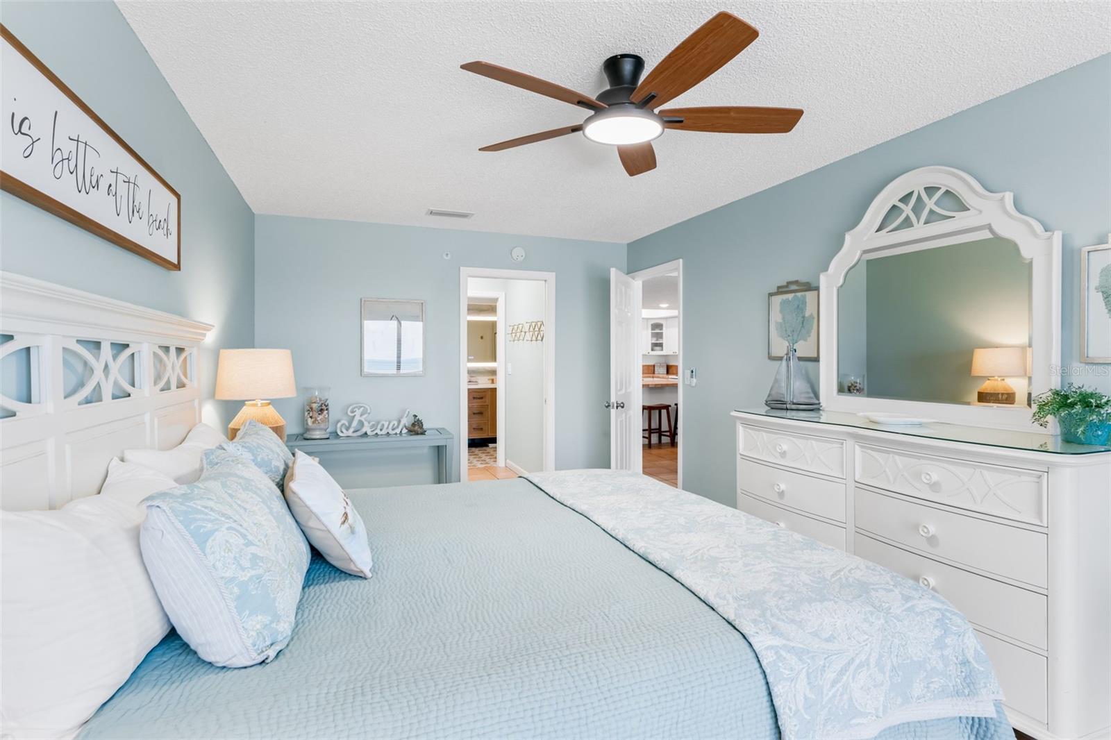 Image 28 of 53 For 17500 Gulf Boulevard 407