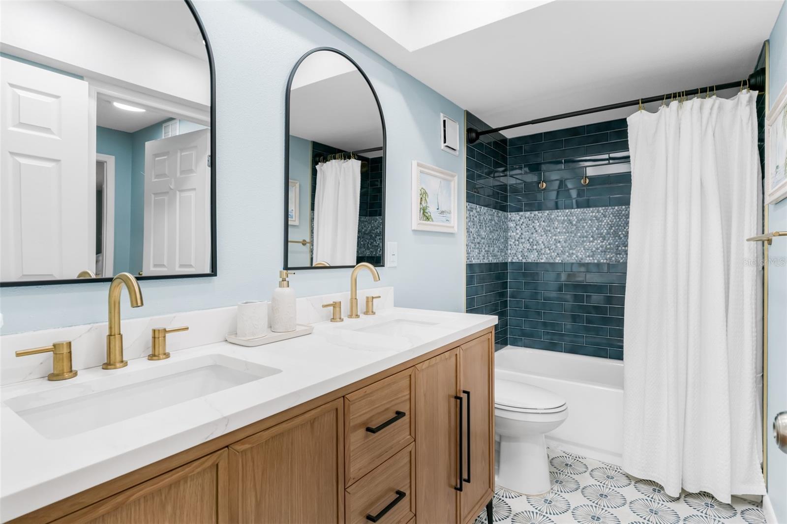 Image 37 of 53 For 17500 Gulf Boulevard 407