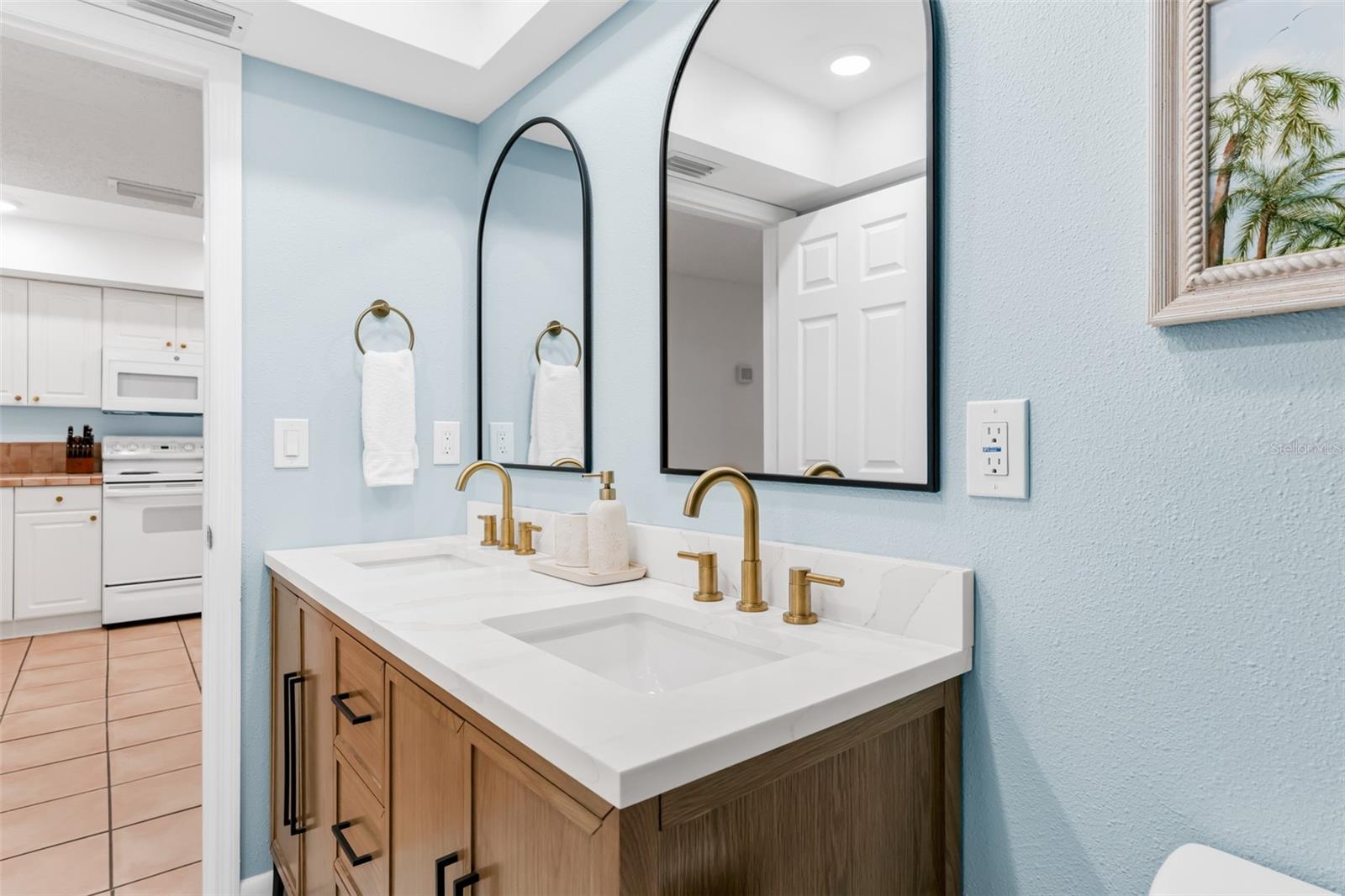 Image 38 of 53 For 17500 Gulf Boulevard 407