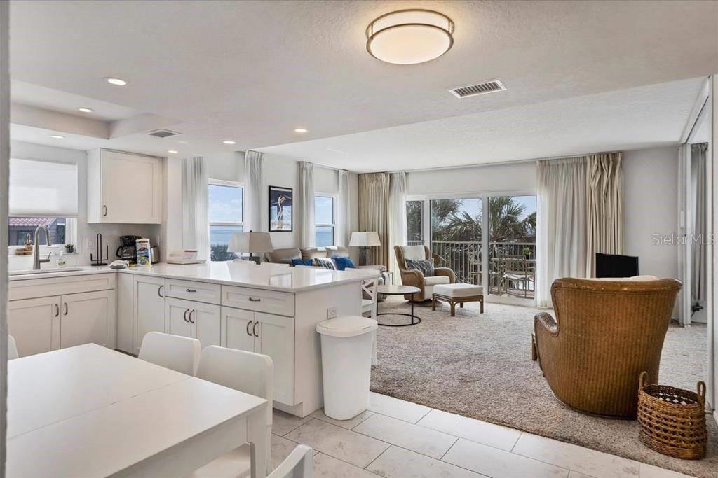 Image 3 of 12 For 6154 Midnight Pass Road 301