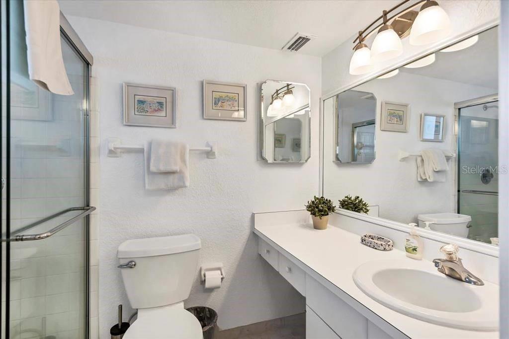 Image 6 of 12 For 6154 Midnight Pass Road 301