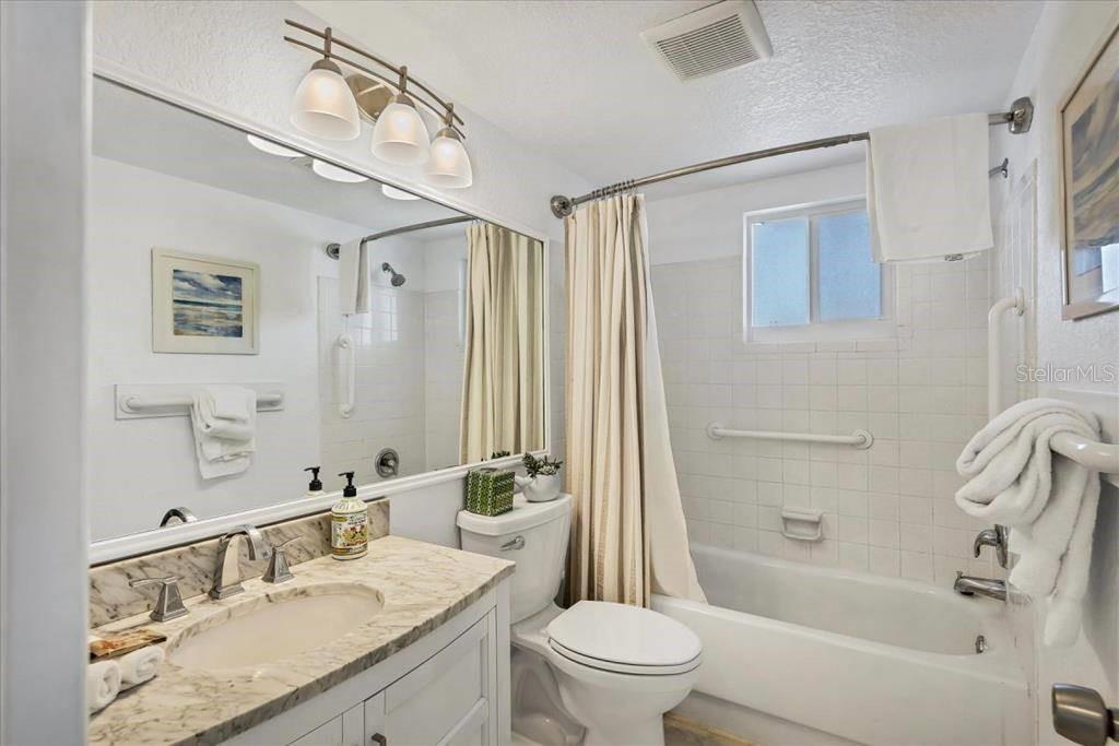 Image 8 of 12 For 6154 Midnight Pass Road 301