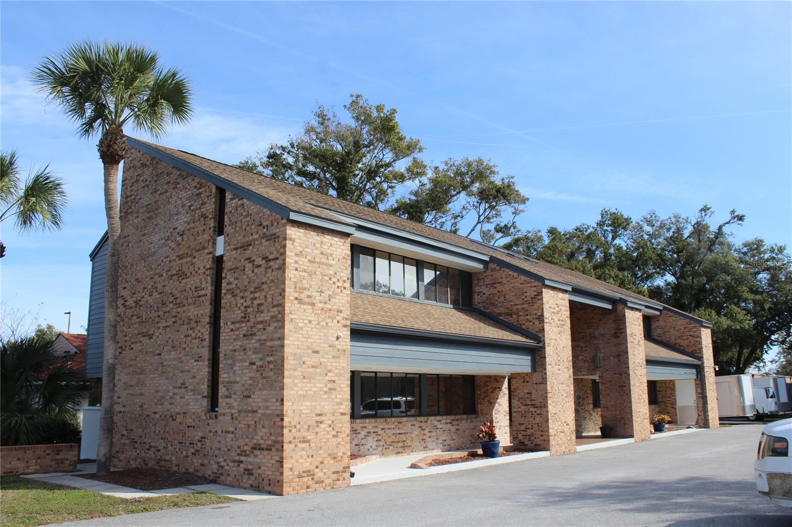 Listing photo id 1 for 2139 Coachman Road