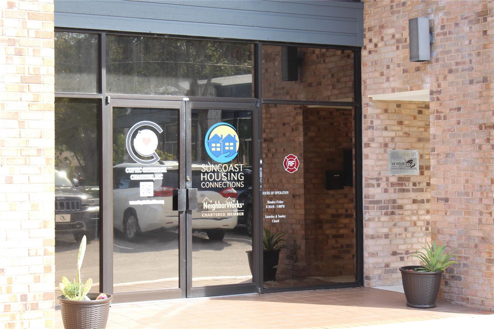 Listing photo id 2 for 2139 Coachman Road