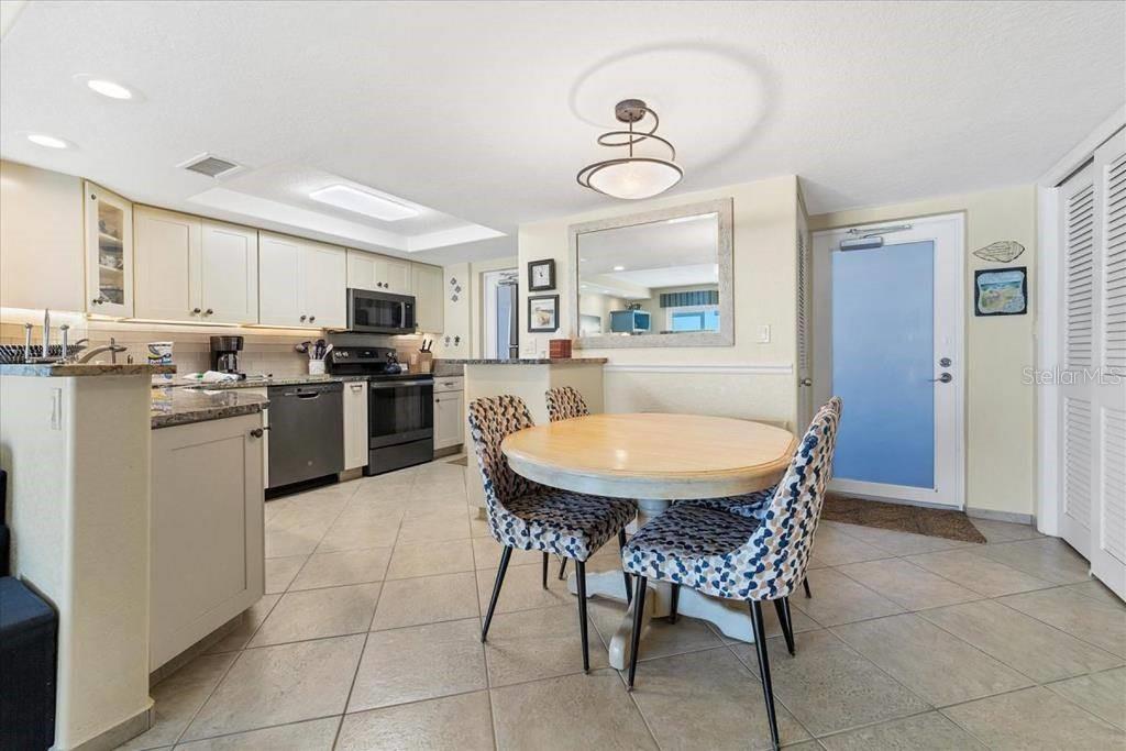 Image 2 of 11 For 6154 Midnight Pass Road 102